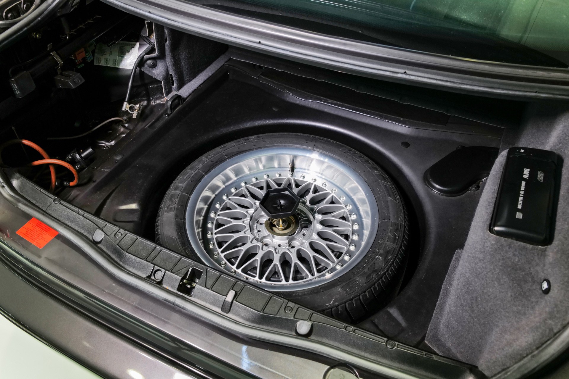 1990_BMW_850_CSi_prototype-auction16