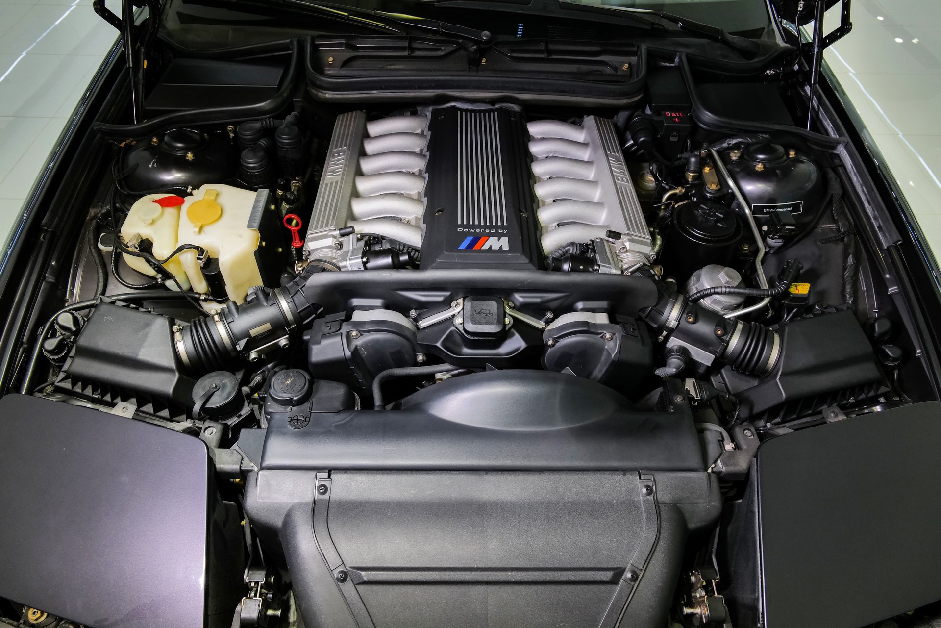 1990_BMW_850_CSi_prototype-auction21