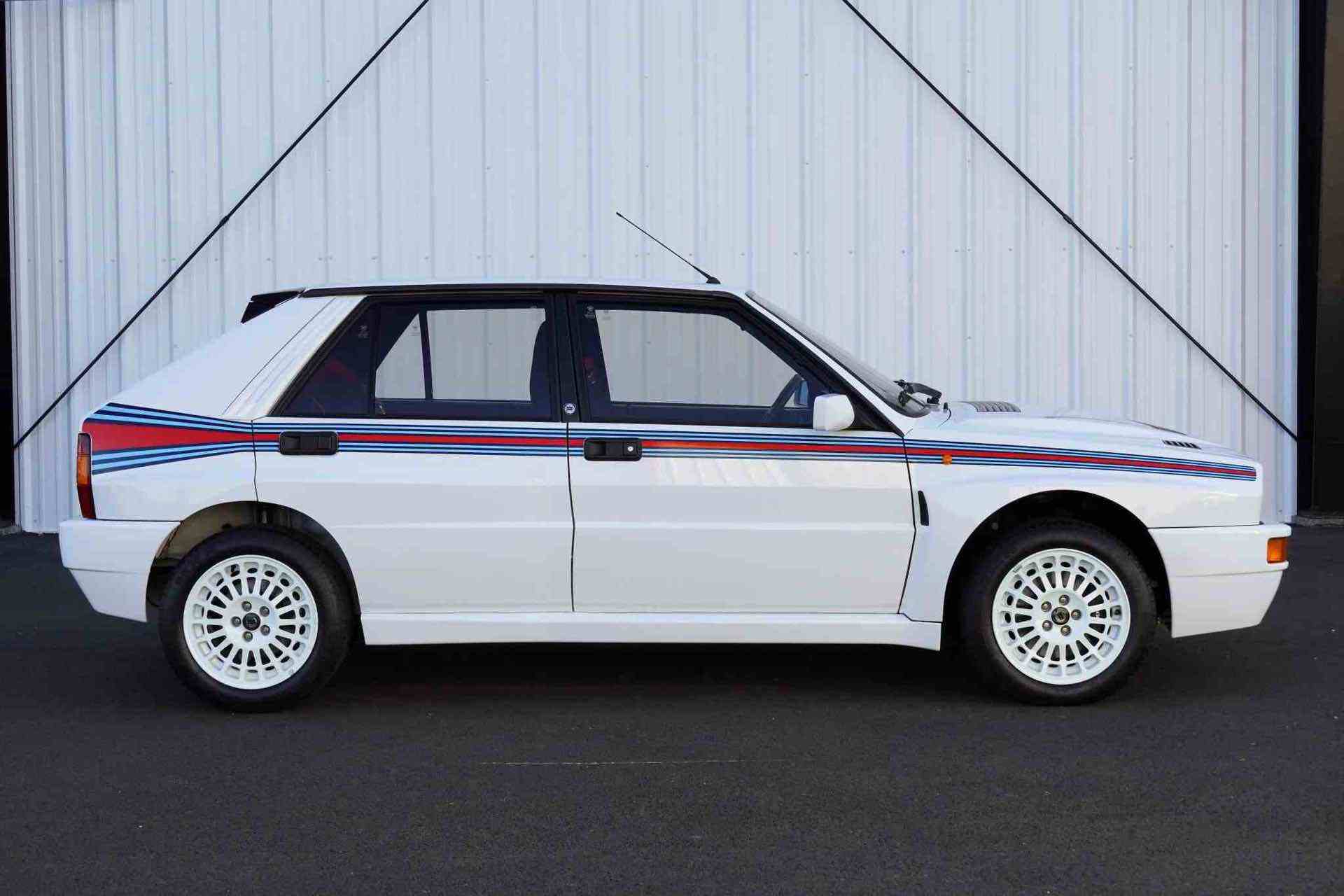 1992_Lancia_Delta_HF_Integrale_Evoluzione_Martini_5_auction-0002