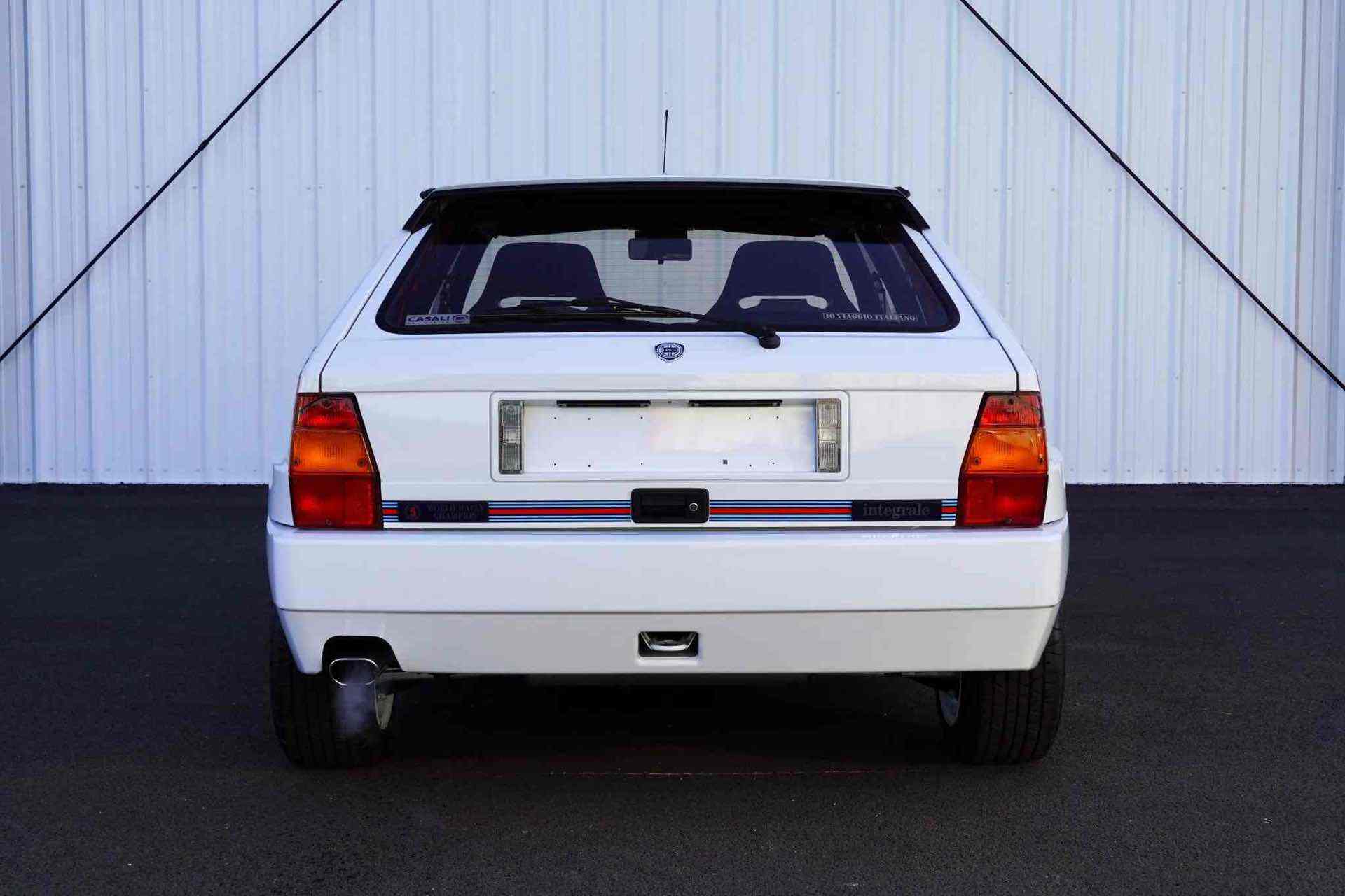 1992_Lancia_Delta_HF_Integrale_Evoluzione_Martini_5_auction-0004