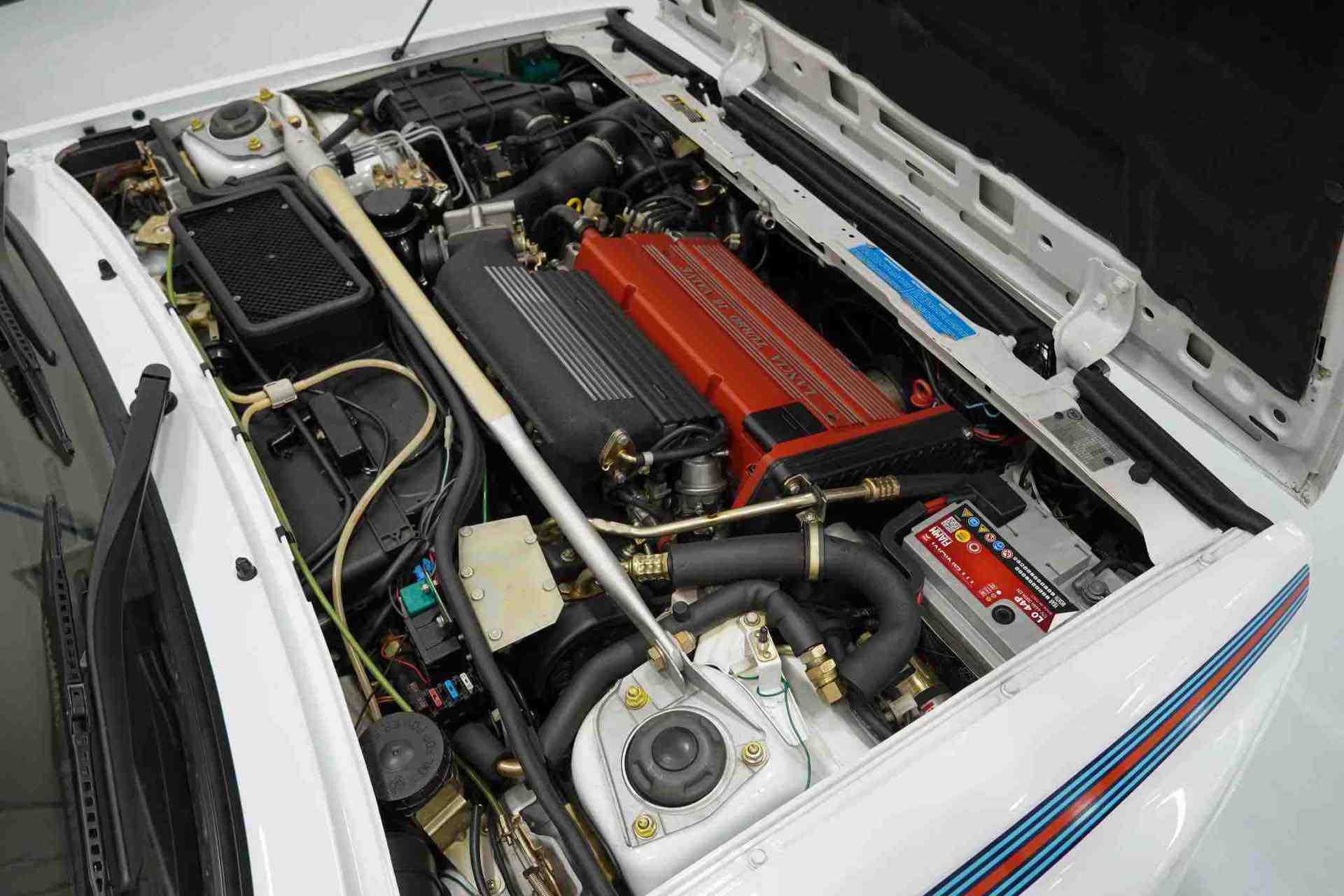 1992_Lancia_Delta_HF_Integrale_Evoluzione_Martini_5_auction-0016