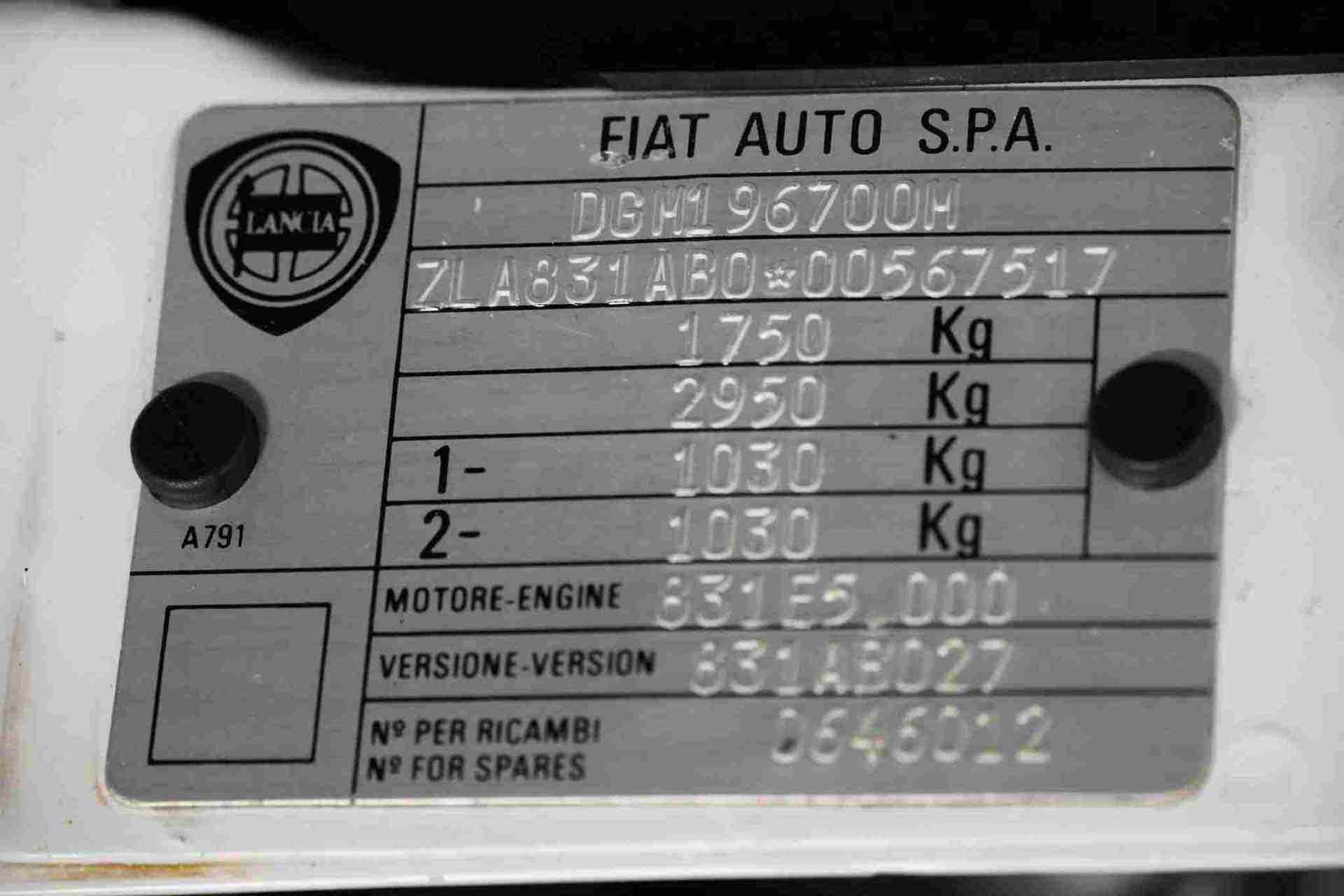 1992_Lancia_Delta_HF_Integrale_Evoluzione_Martini_5_auction-0018