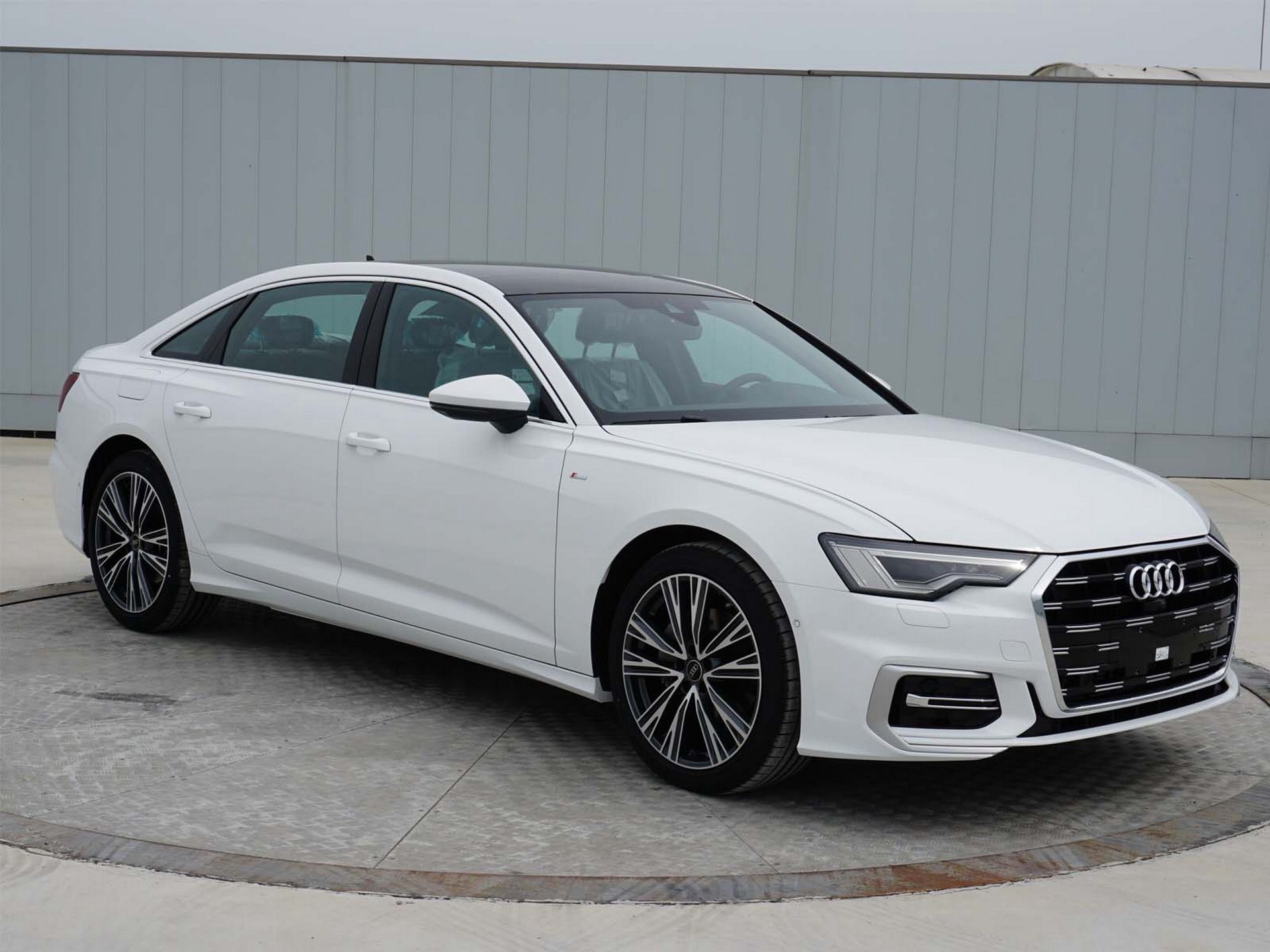 2022_Audi_A6L_facelift_leaked-0