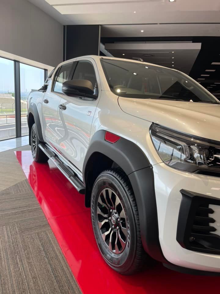 2022_Toyota_Hilux_GR_Sport_South_Africa-4