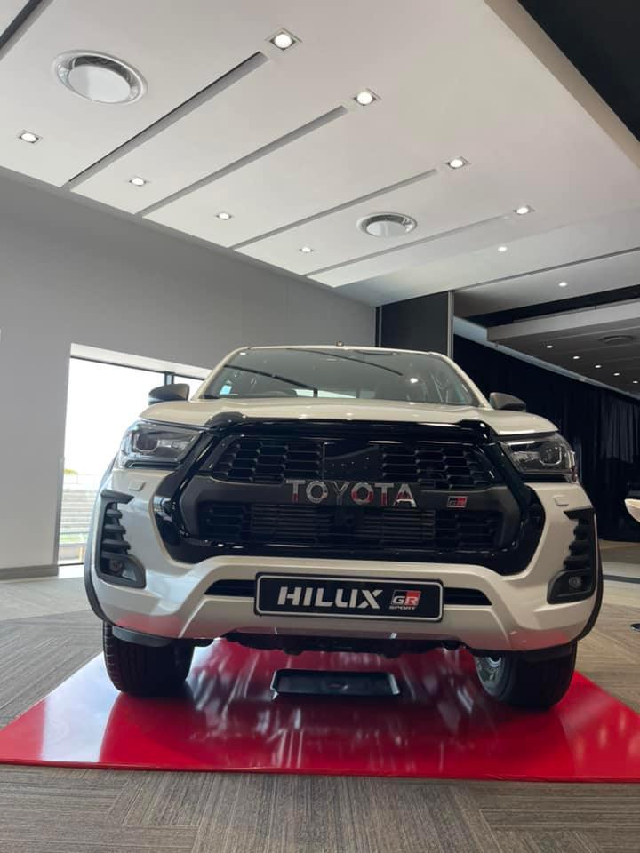 2022_Toyota_Hilux_GR_Sport_South_Africa-7