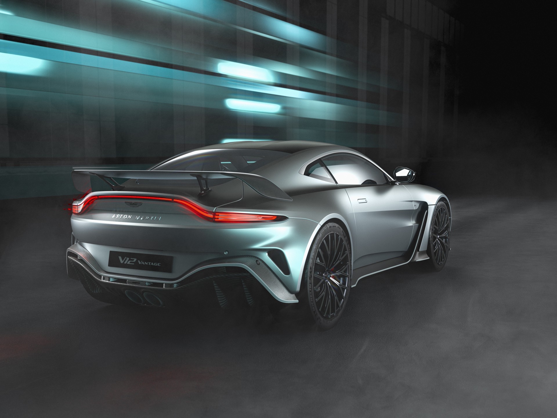 Aston_Martin_V12_Vantage-1