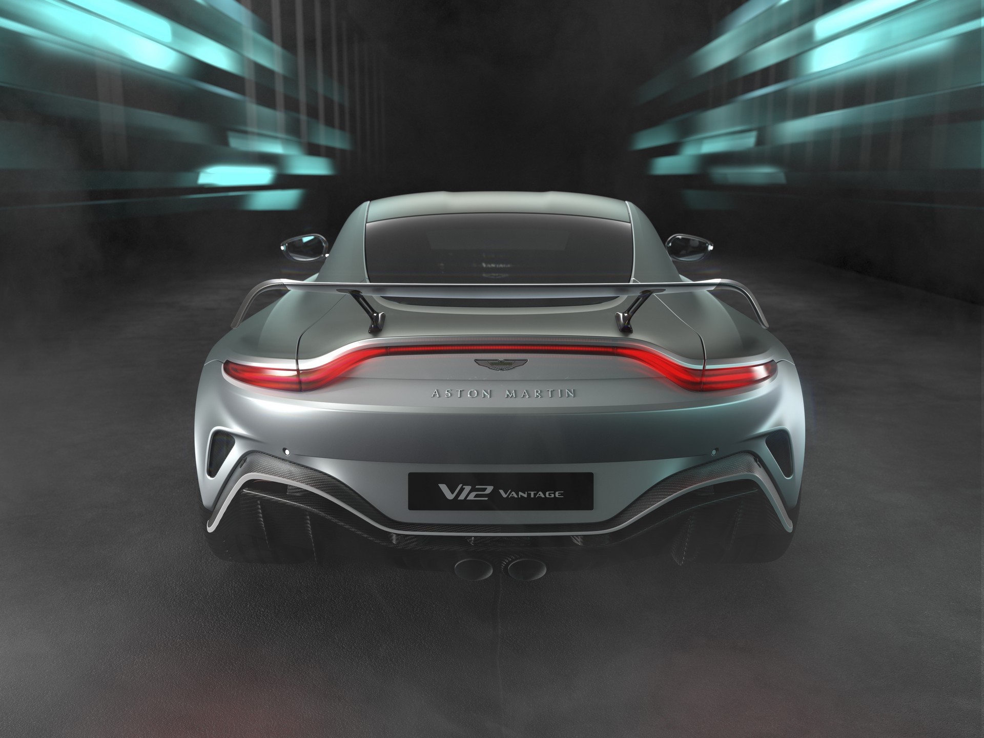Aston_Martin_V12_Vantage-2