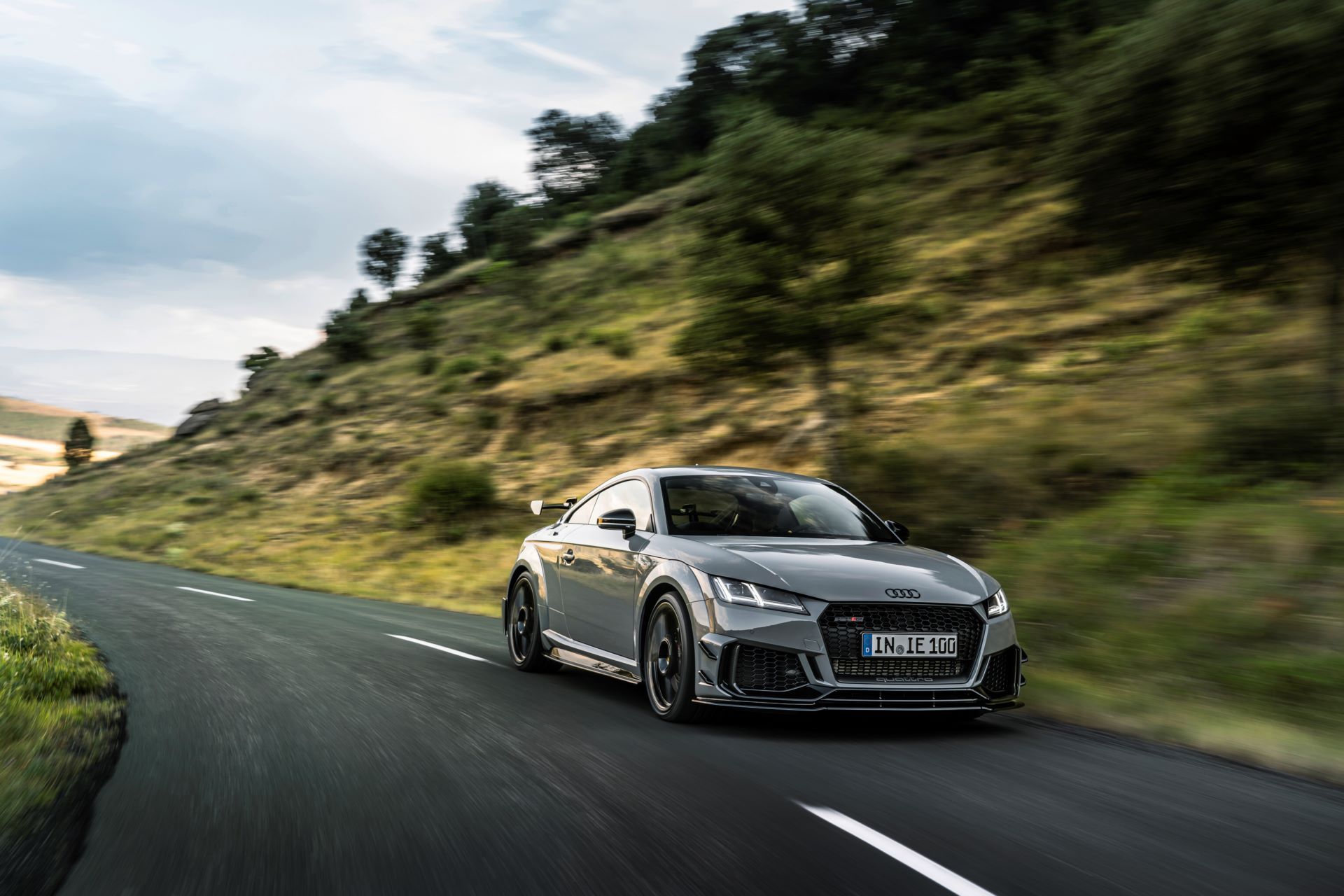 Audi-TT-RS-Iconic-Edition-5