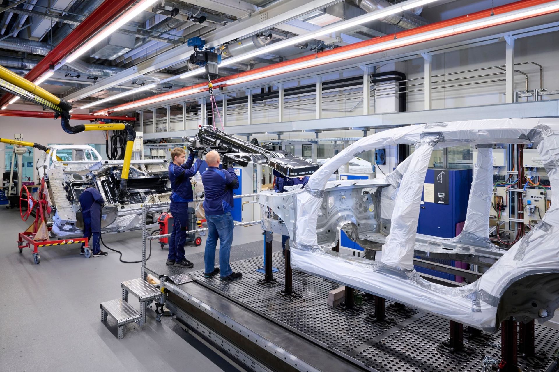 BMW-iX5-Hydrogen-production-plant-15