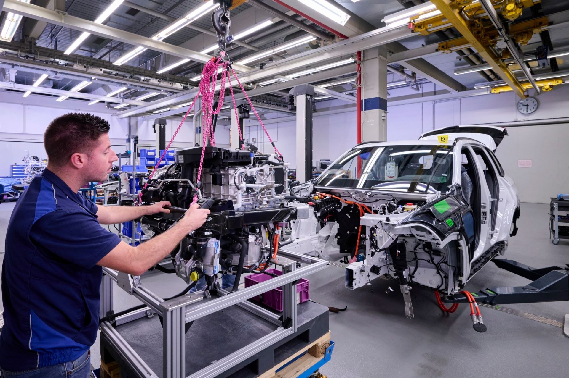 BMW-iX5-Hydrogen-production-plant-34