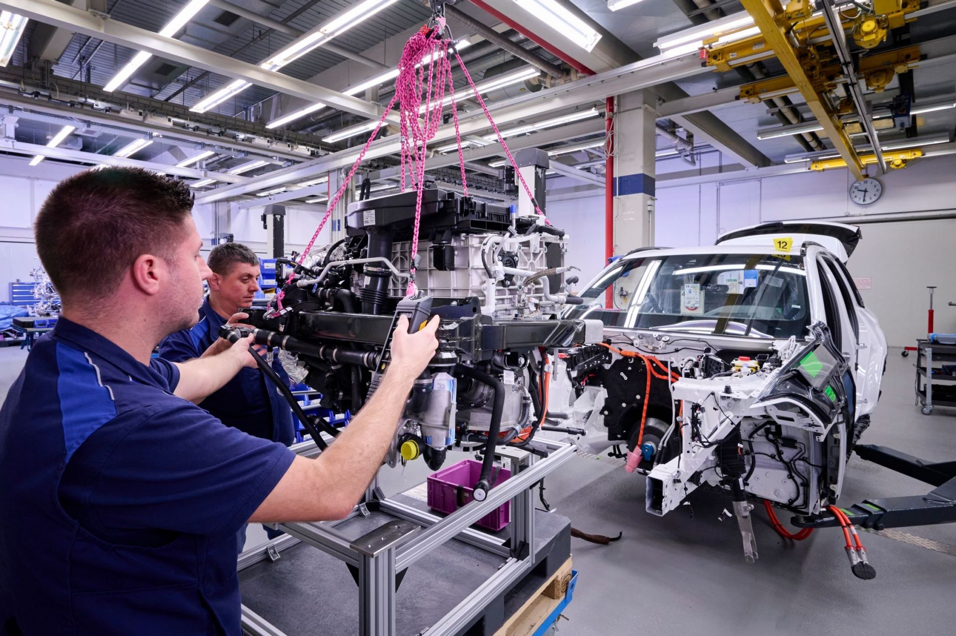 BMW-iX5-Hydrogen-production-plant-35