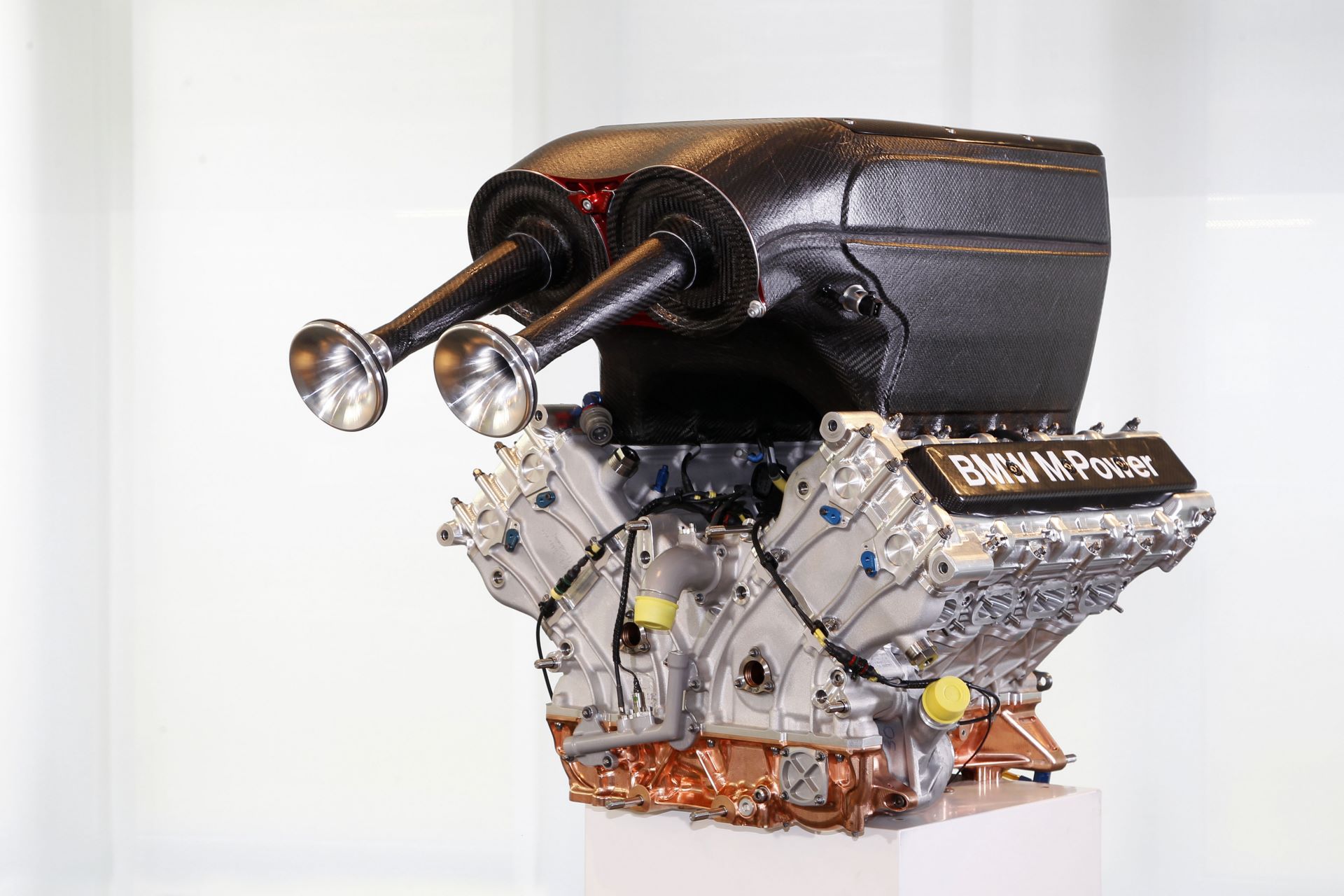 BMW-M-Hybrid-V8-P663-Engine-1