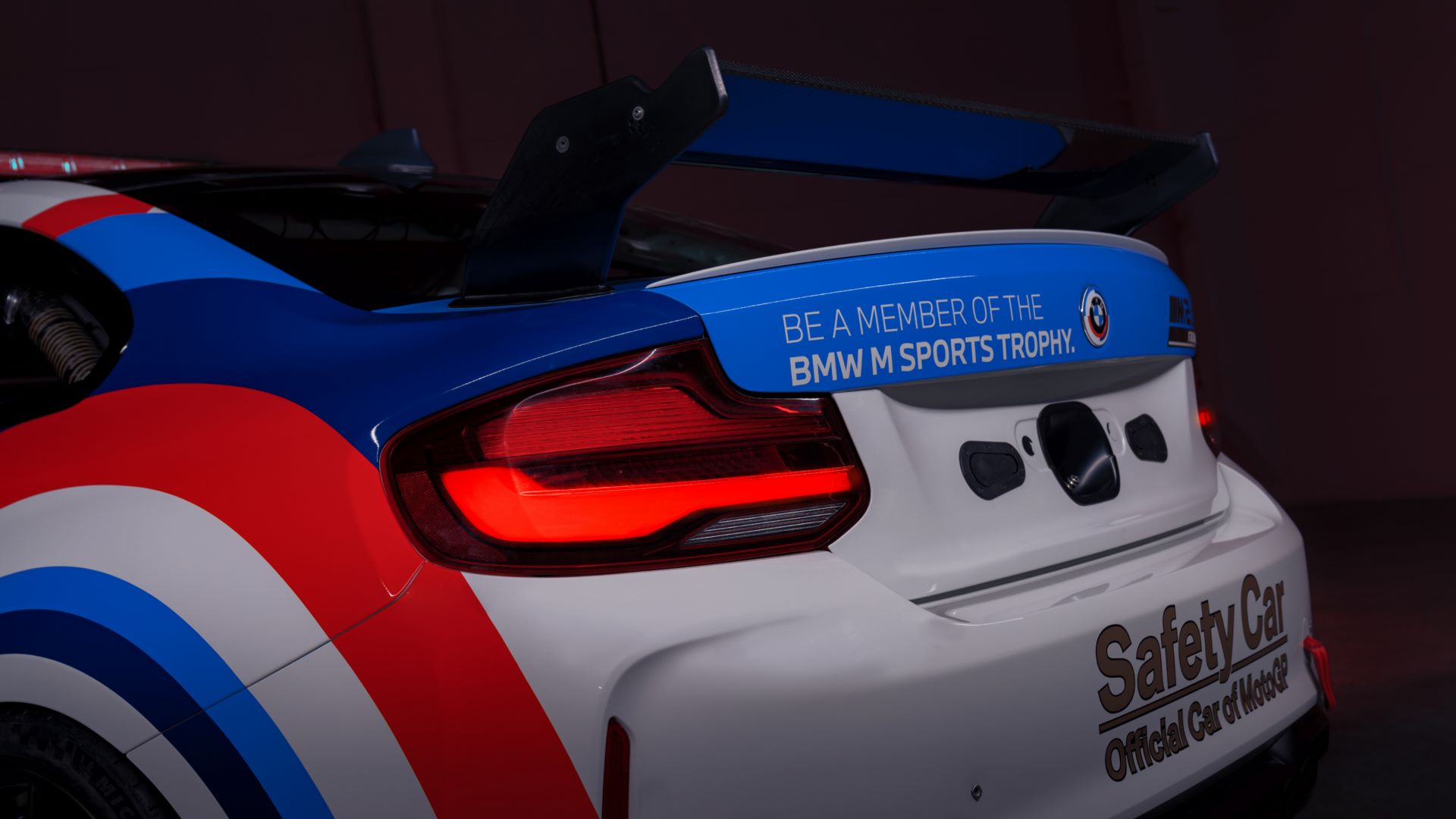 BMW-M2-CS-Racing-Moto-GP-safety-car-10