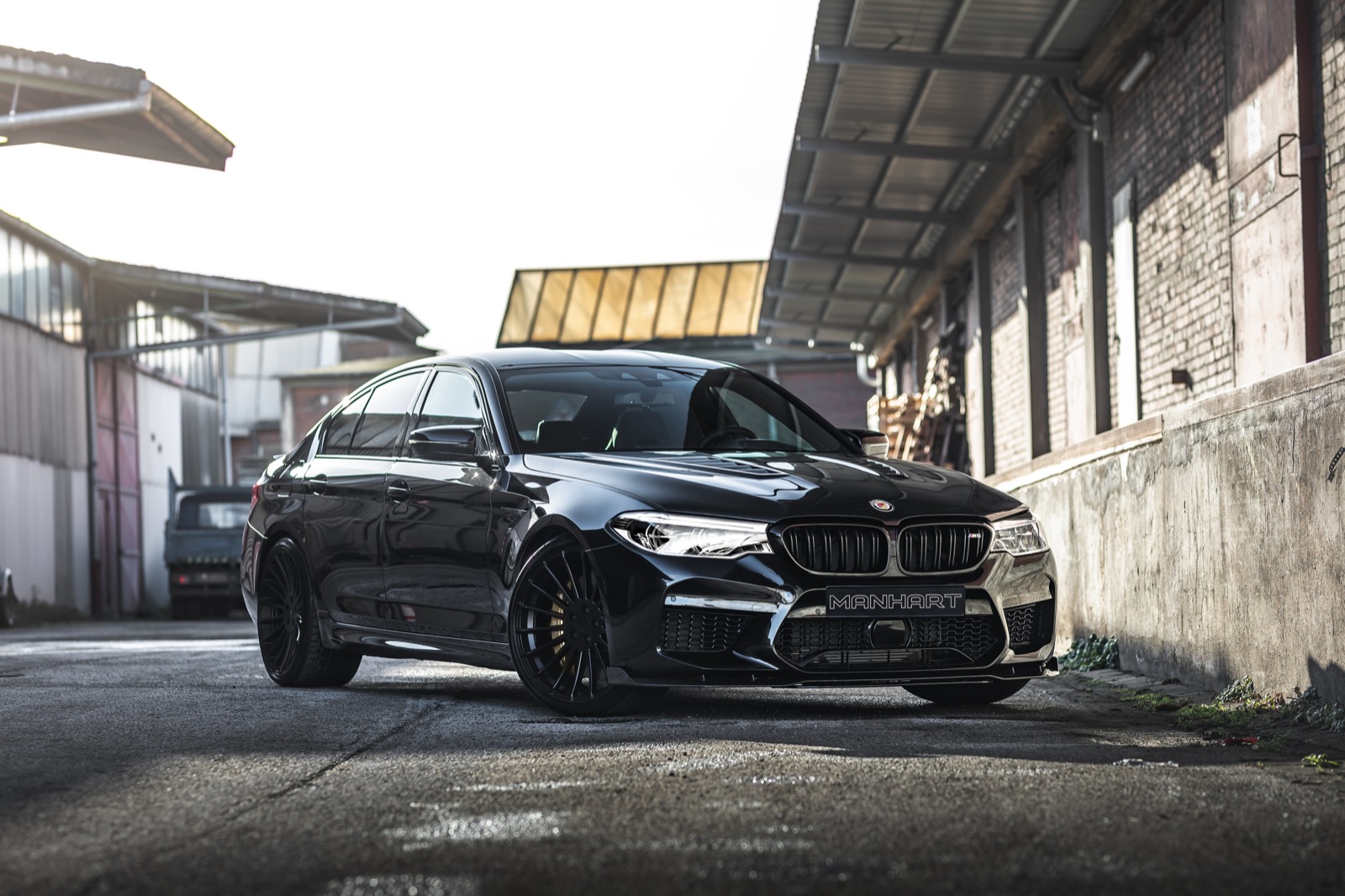 BMW-M5-Black-Edition-By-Manhart-1