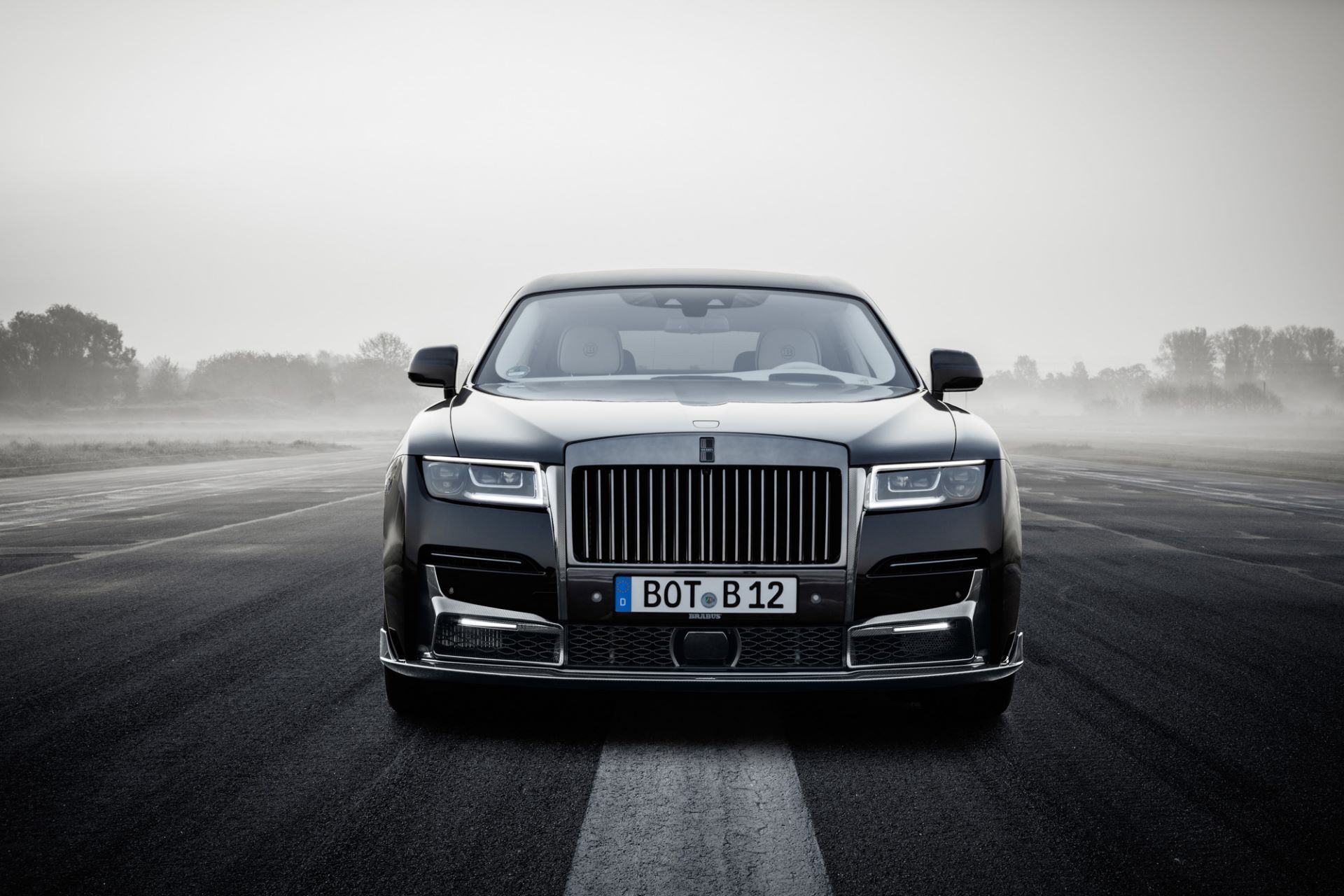 BRABUS-700-Rolls-Royce-Ghost-Extended-Outdoor-4