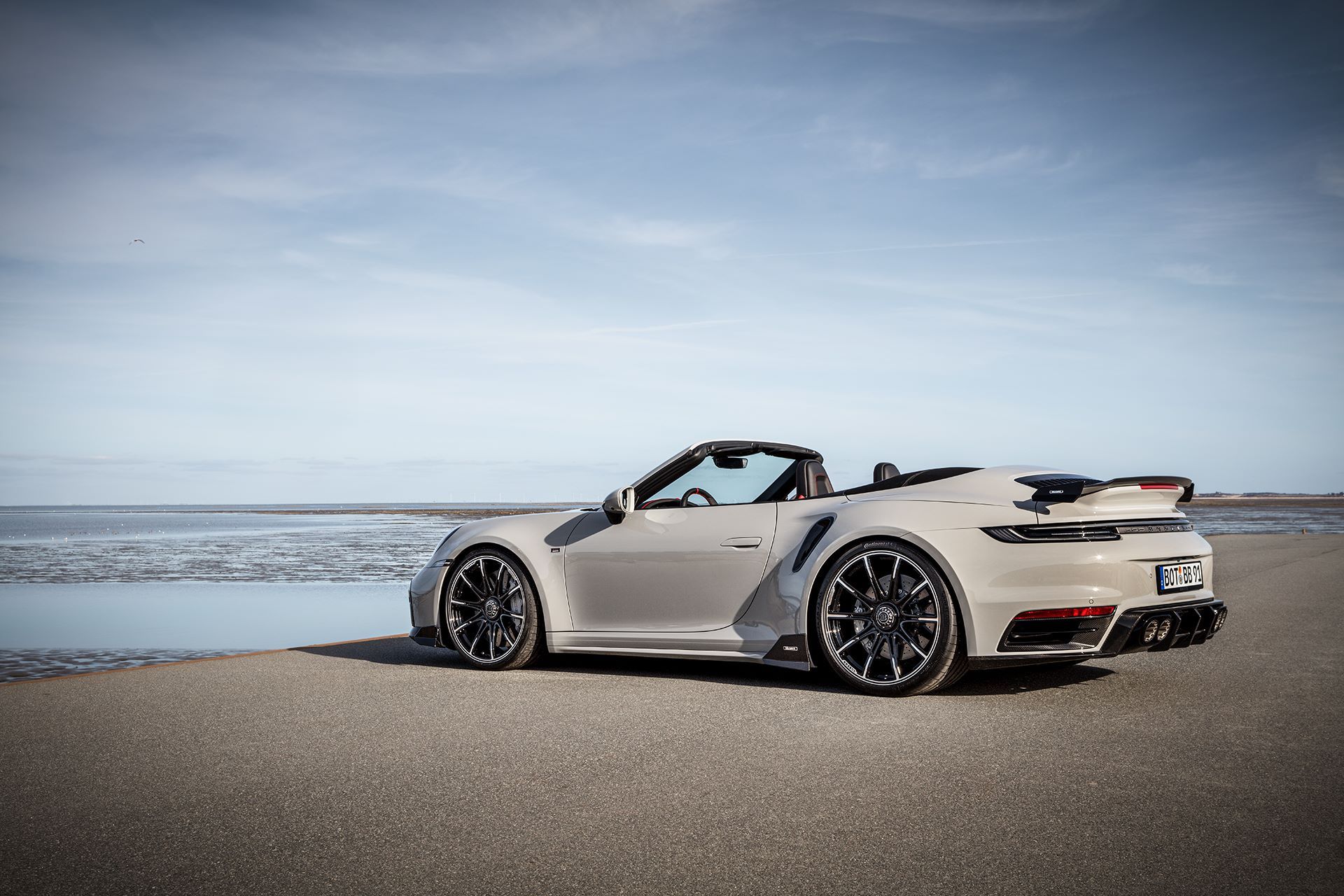 BRABUS-820-based-on-911-Turbo-S-Cabriolet-Outdoor-10