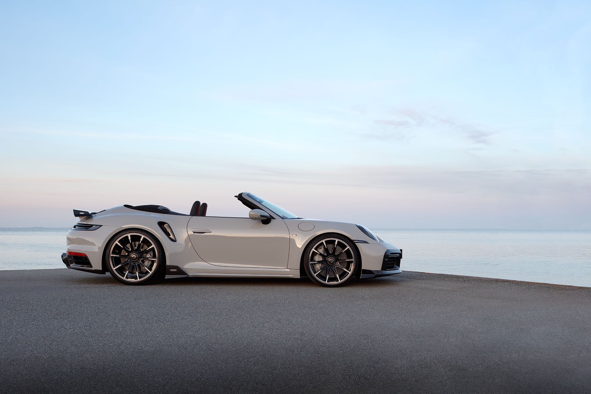 BRABUS-820-based-on-911-Turbo-S-Cabriolet-Outdoor-15