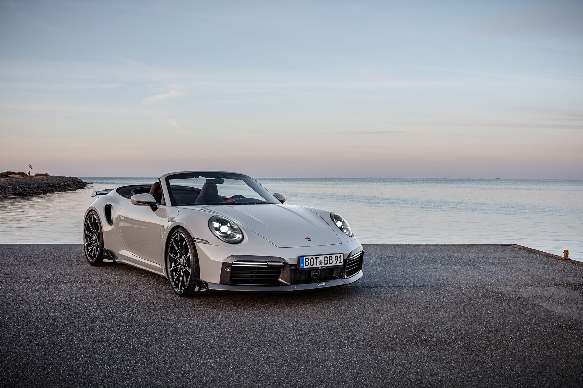 BRABUS-820-based-on-911-Turbo-S-Cabriolet-Outdoor-16