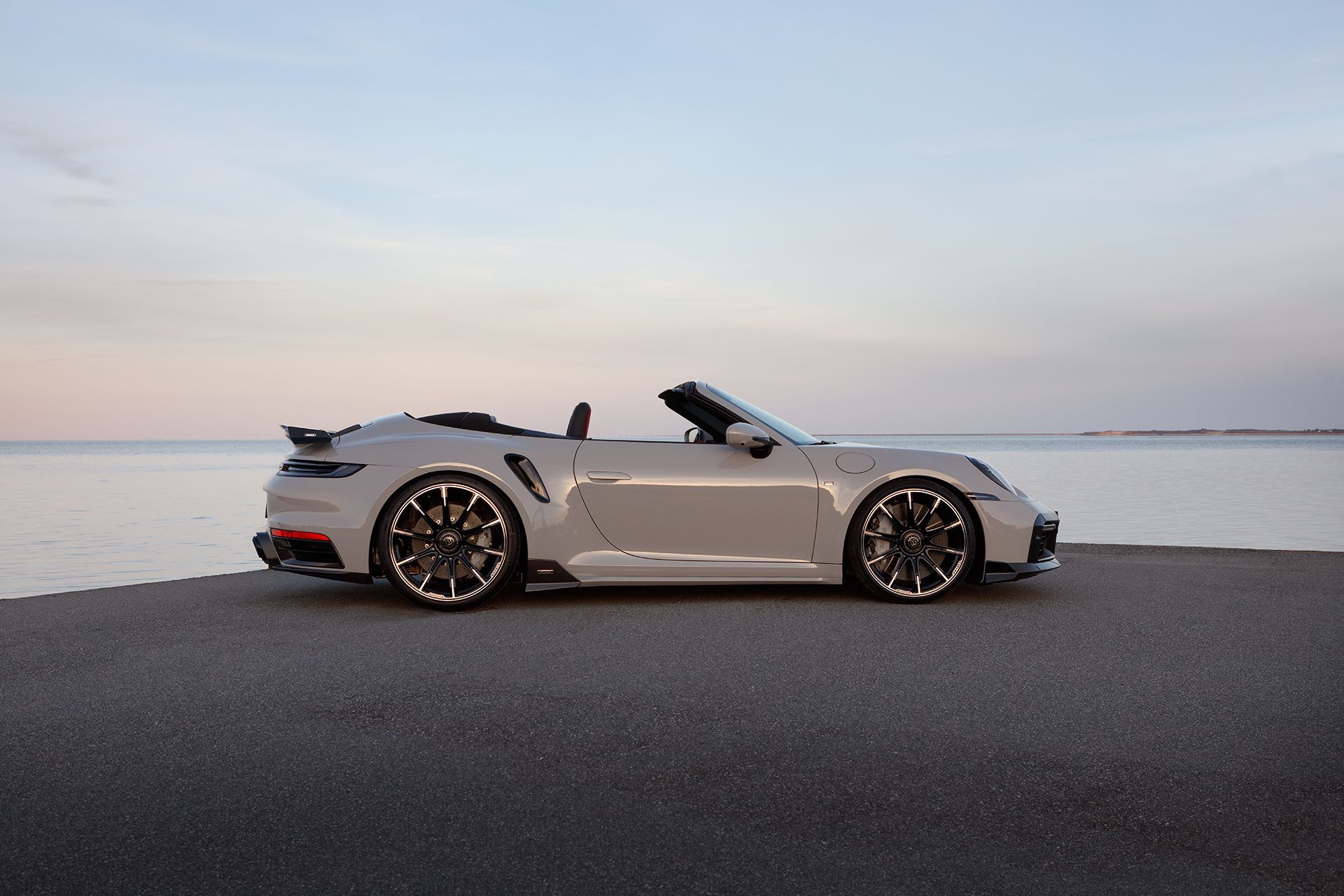 BRABUS-820-based-on-911-Turbo-S-Cabriolet-Outdoor-18
