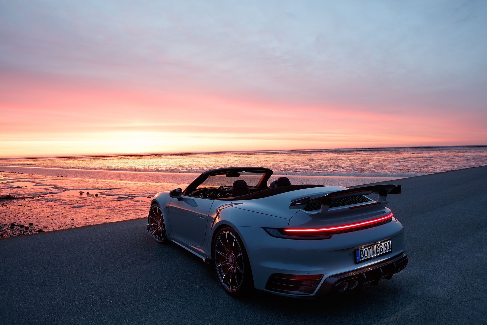 BRABUS-820-based-on-911-Turbo-S-Cabriolet-Outdoor-43