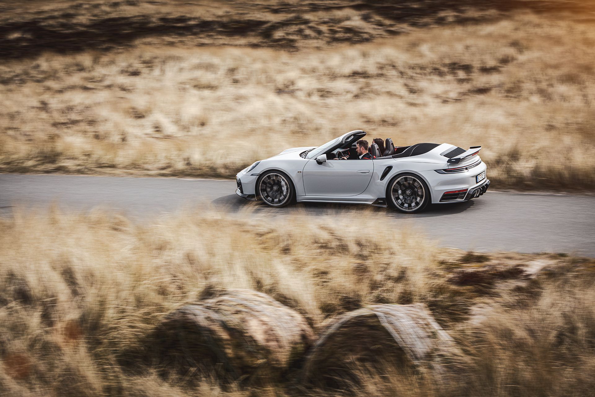 BRABUS-820-based-on-911-Turbo-S-Cabriolet-Outdoor-7