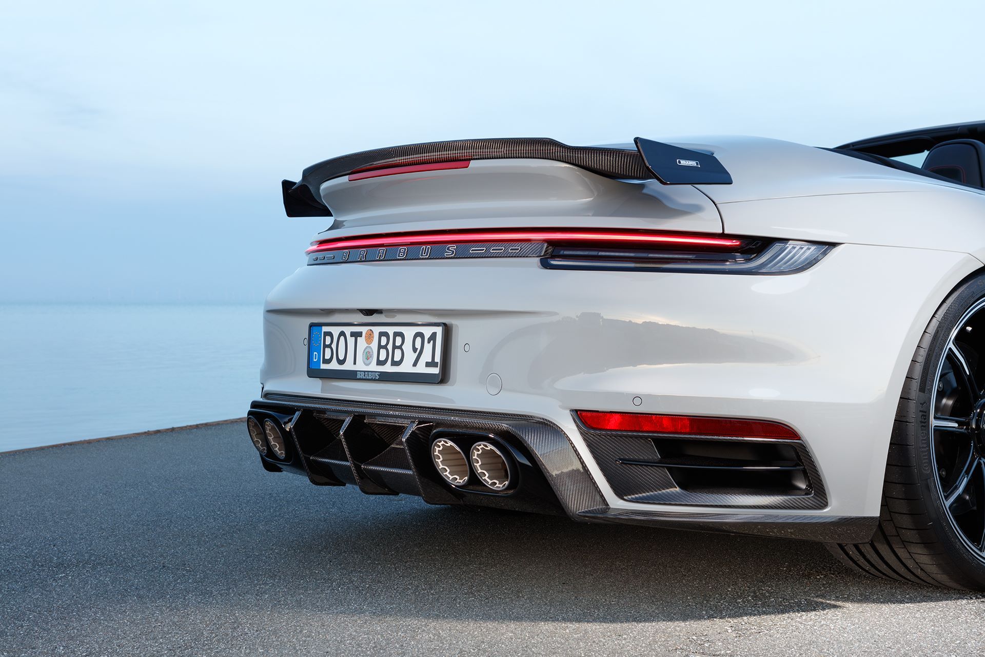 BRABUS-820-based-on-911-Turbo-S-Cabriolet-Outdoor-90