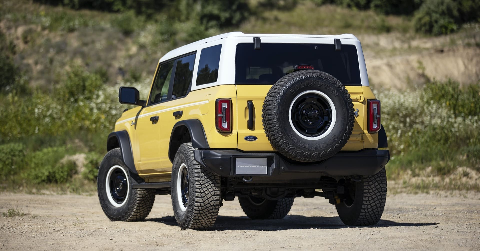 2023-Bronco-Heritage-Limited-Edition_Yellowstone_Metallic_02