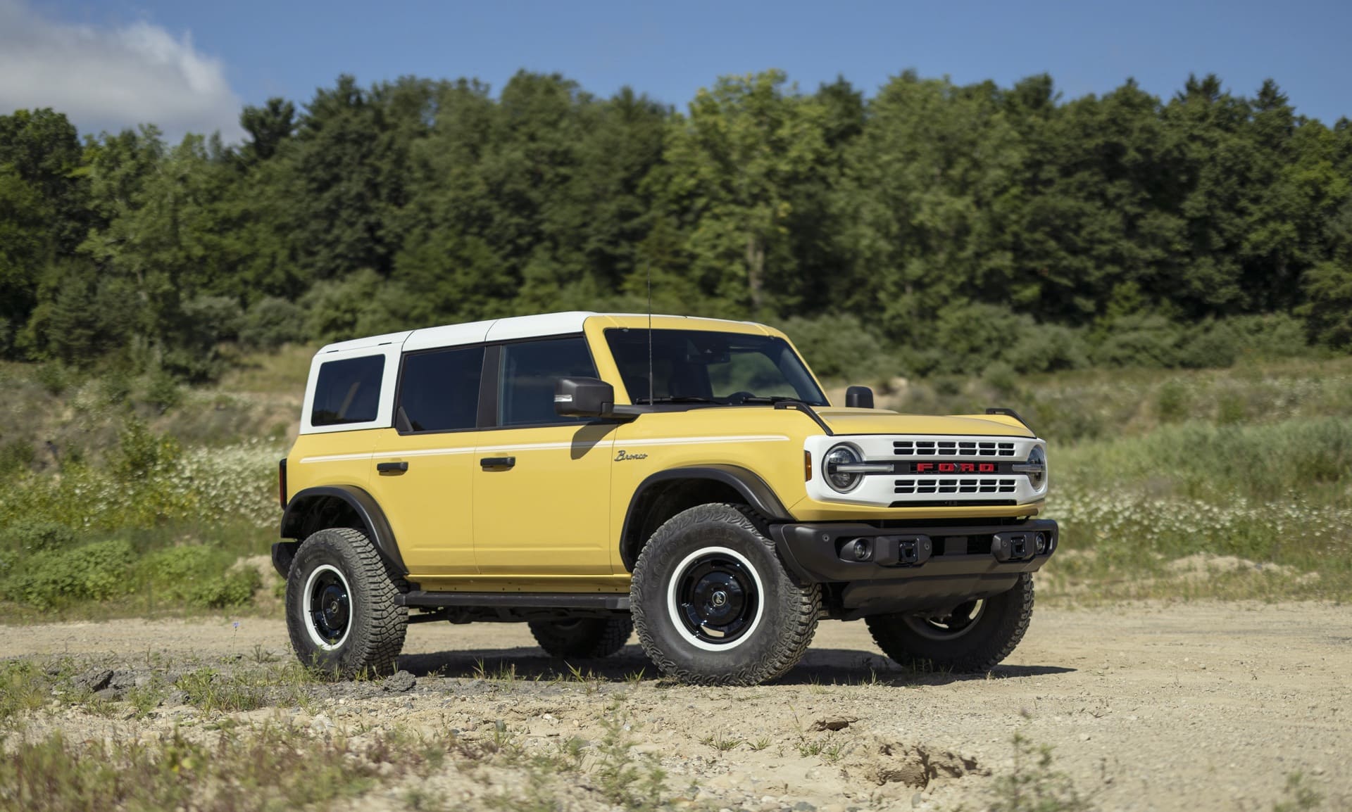 2023-Bronco-Heritage-Limited-Edition_Yellowstone_Metallic_03