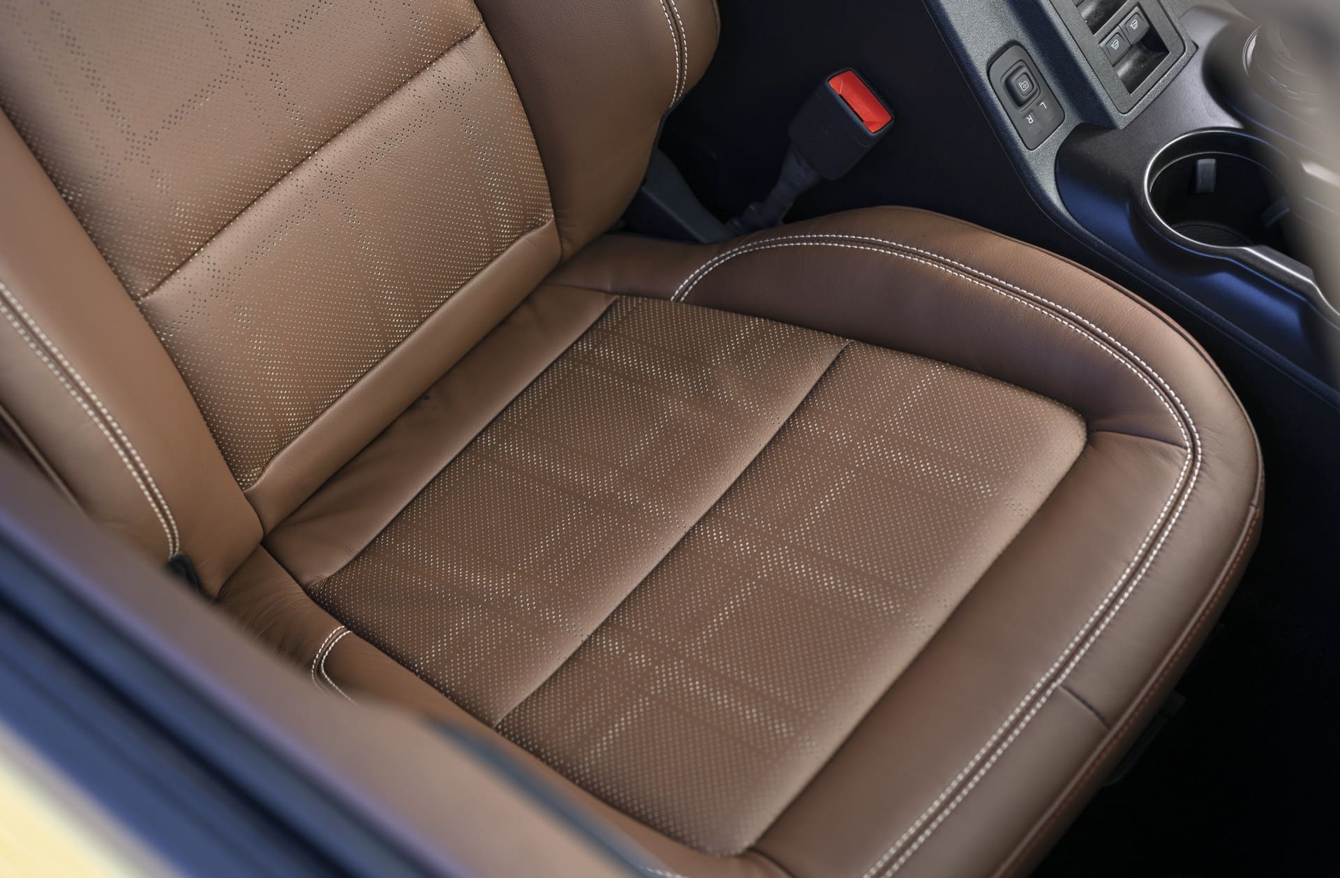 2023-Bronco-Heritage-Limited-Edition_Yellowstone_Metallic_08