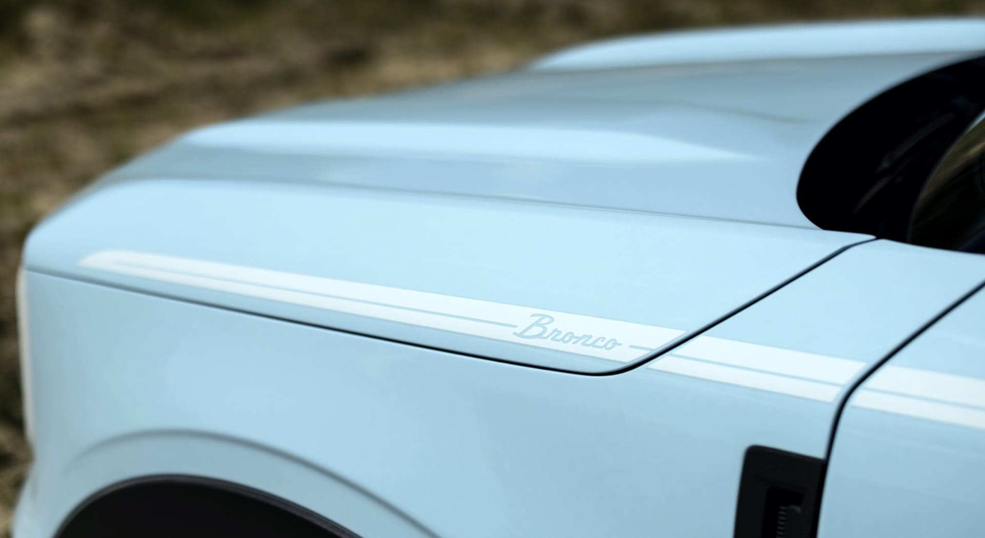 2023-Bronco-Sport-Heritage-Edition_Robins-Egg-Blue_04