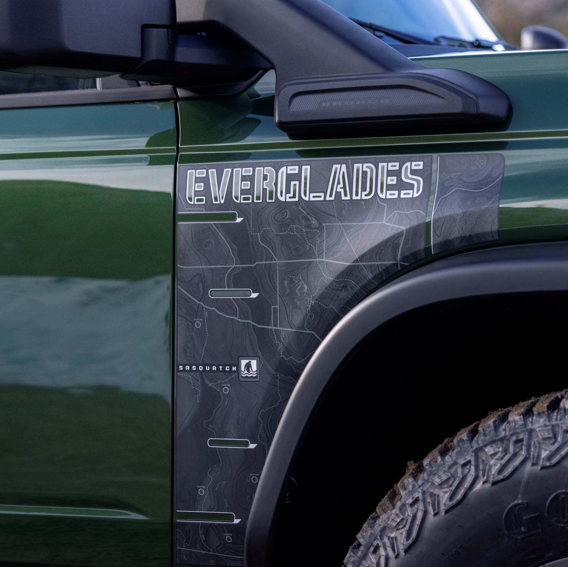 2022-Ford-Bronco-Everglades_Eruption-Green_10