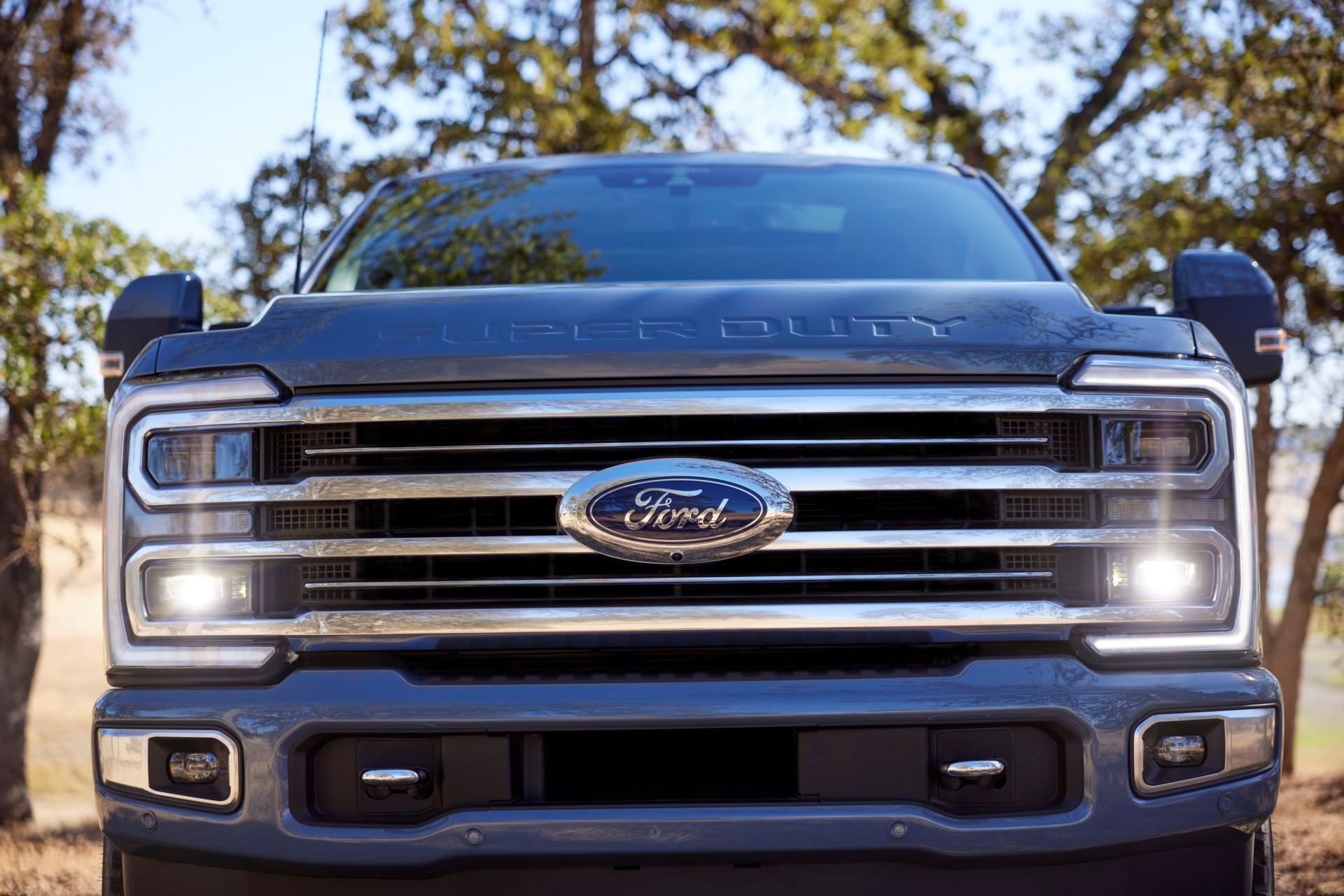 2023-Ford-Super-Duty-F-350-Limited_13