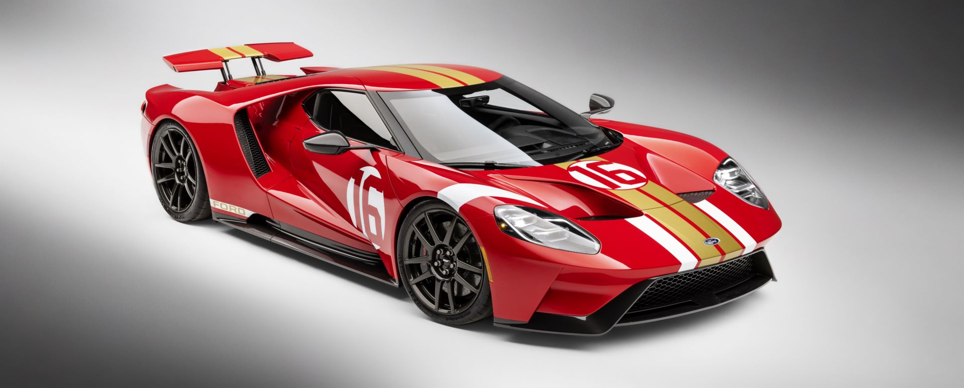 2022-Ford-GT-Alan-Mann-Heritage-Edition_01