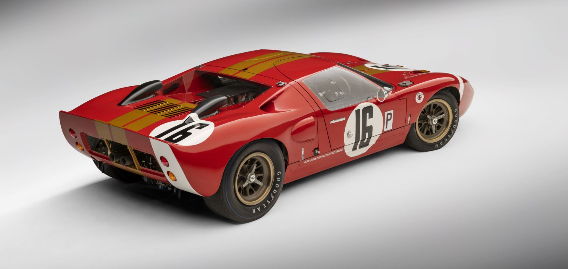 2022-Ford-GT-Alan-Mann-Heritage-Edition_02