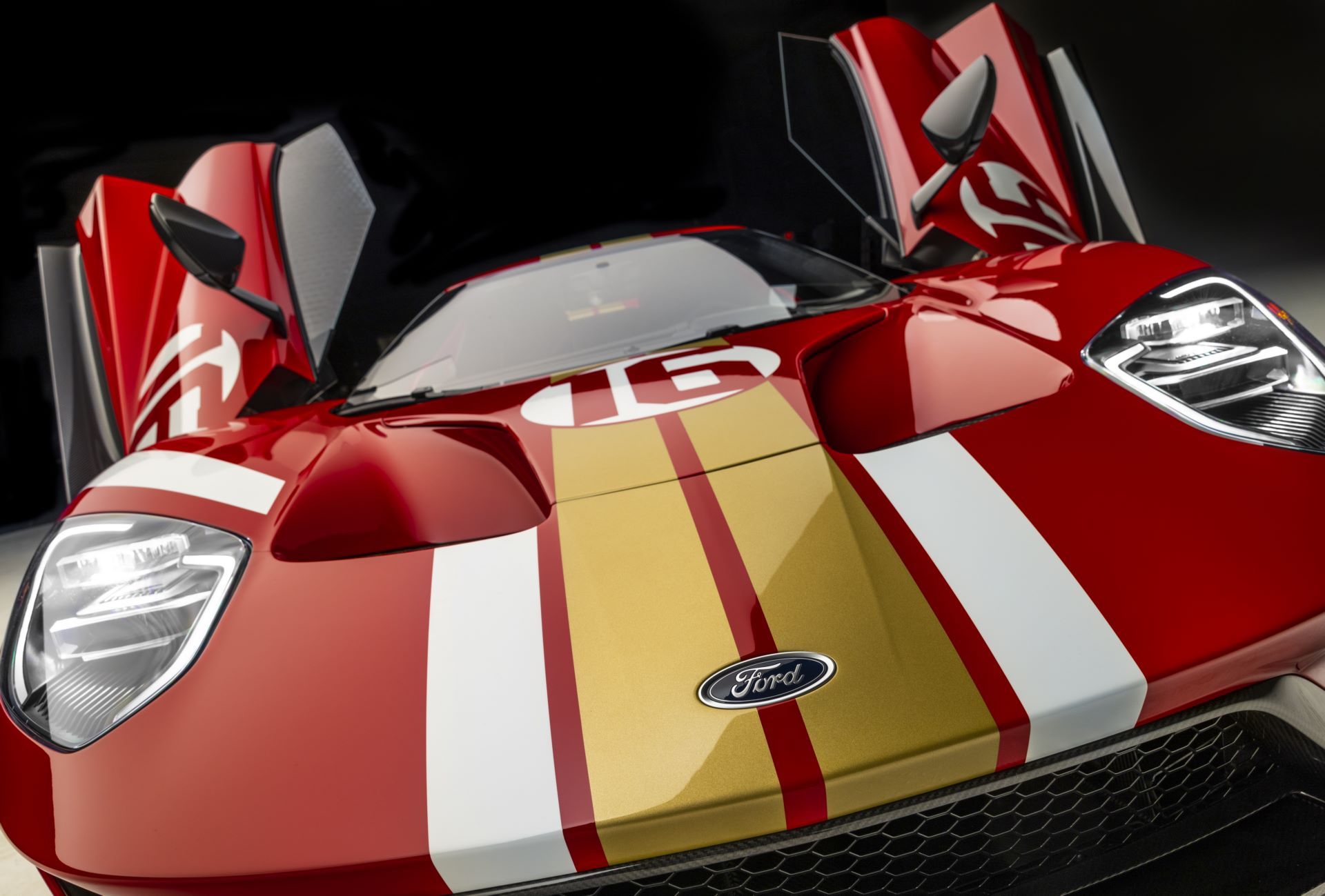 2022-Ford-GT-Alan-Mann-Heritage-Edition_11