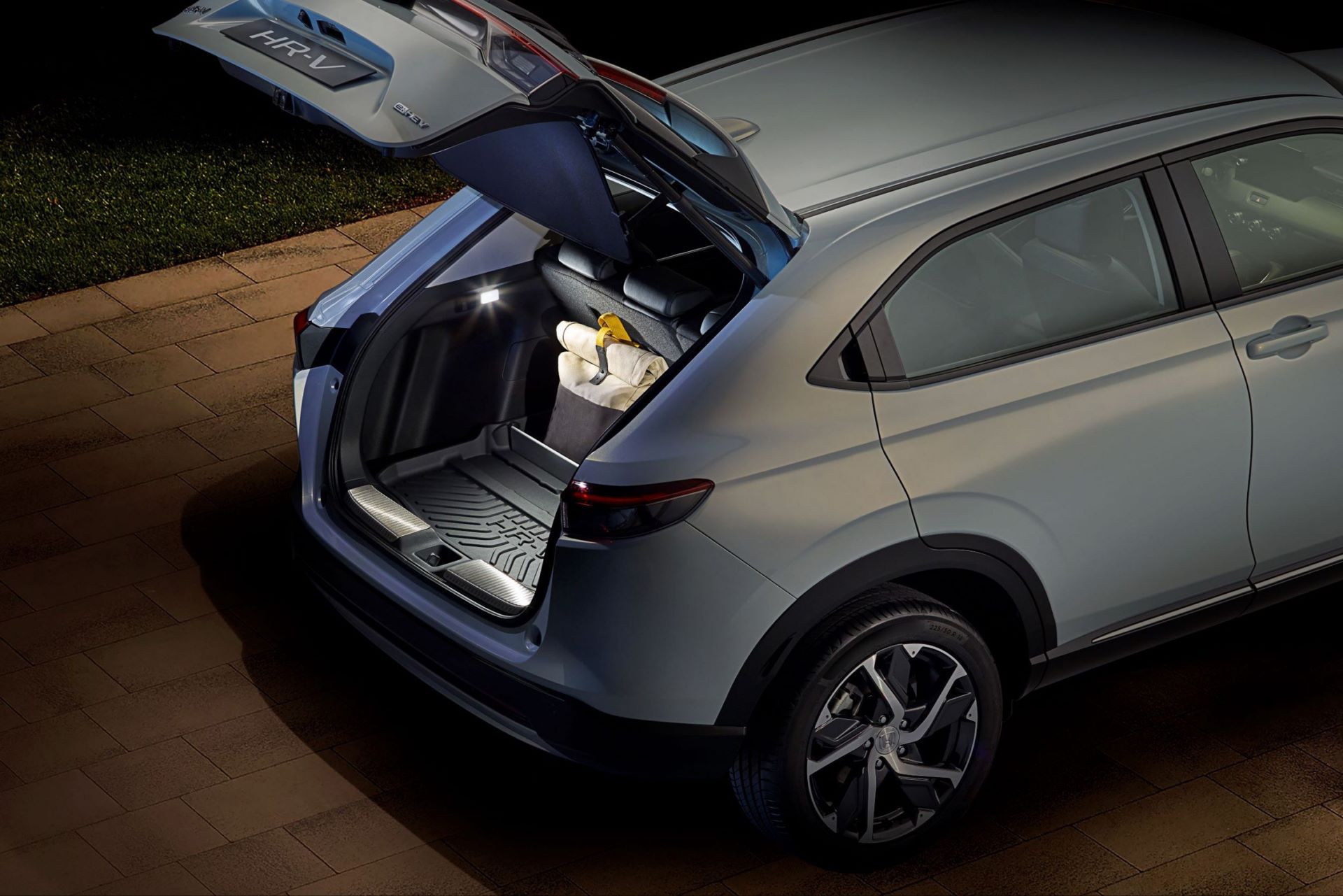 363802_NEW_HONDA_HR-V_ACCESSORY_PACKS_ENHANCE_COMFORT_AND_STYLE