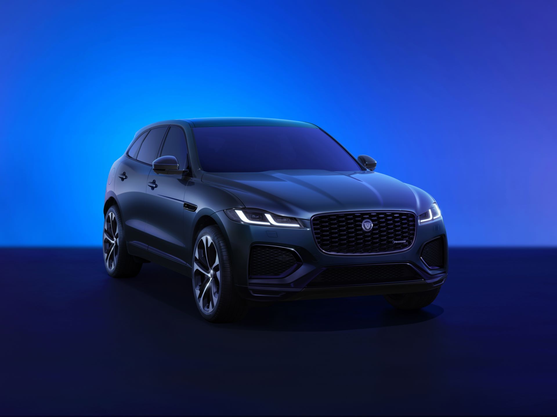 Jag_F-PACE_24MY_Exterior_01_RDynamic_HSE_GL_022_141222