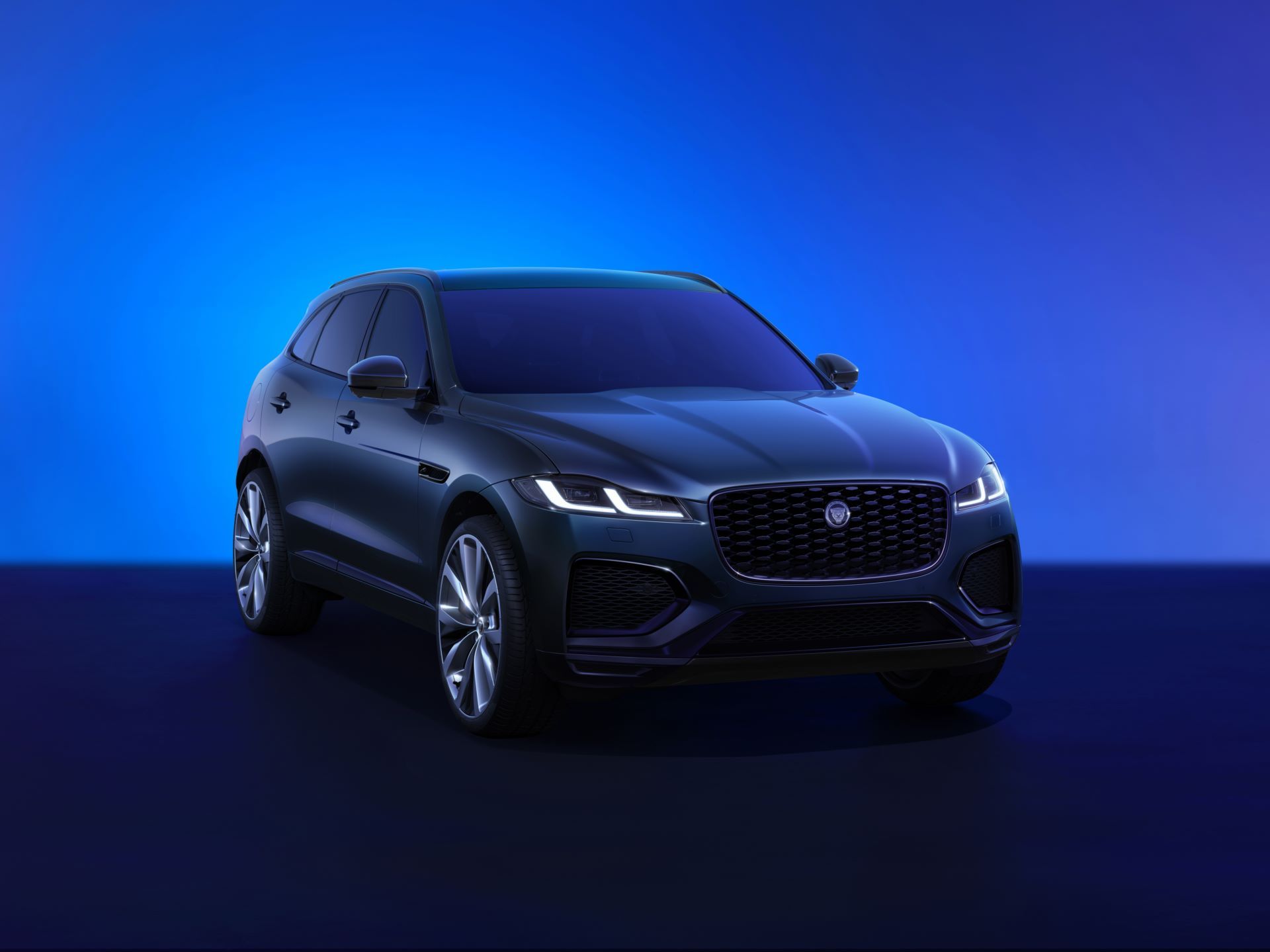 Jag_F-PACE_24MY_Exterior_03_400_Sport_GL_027_141222