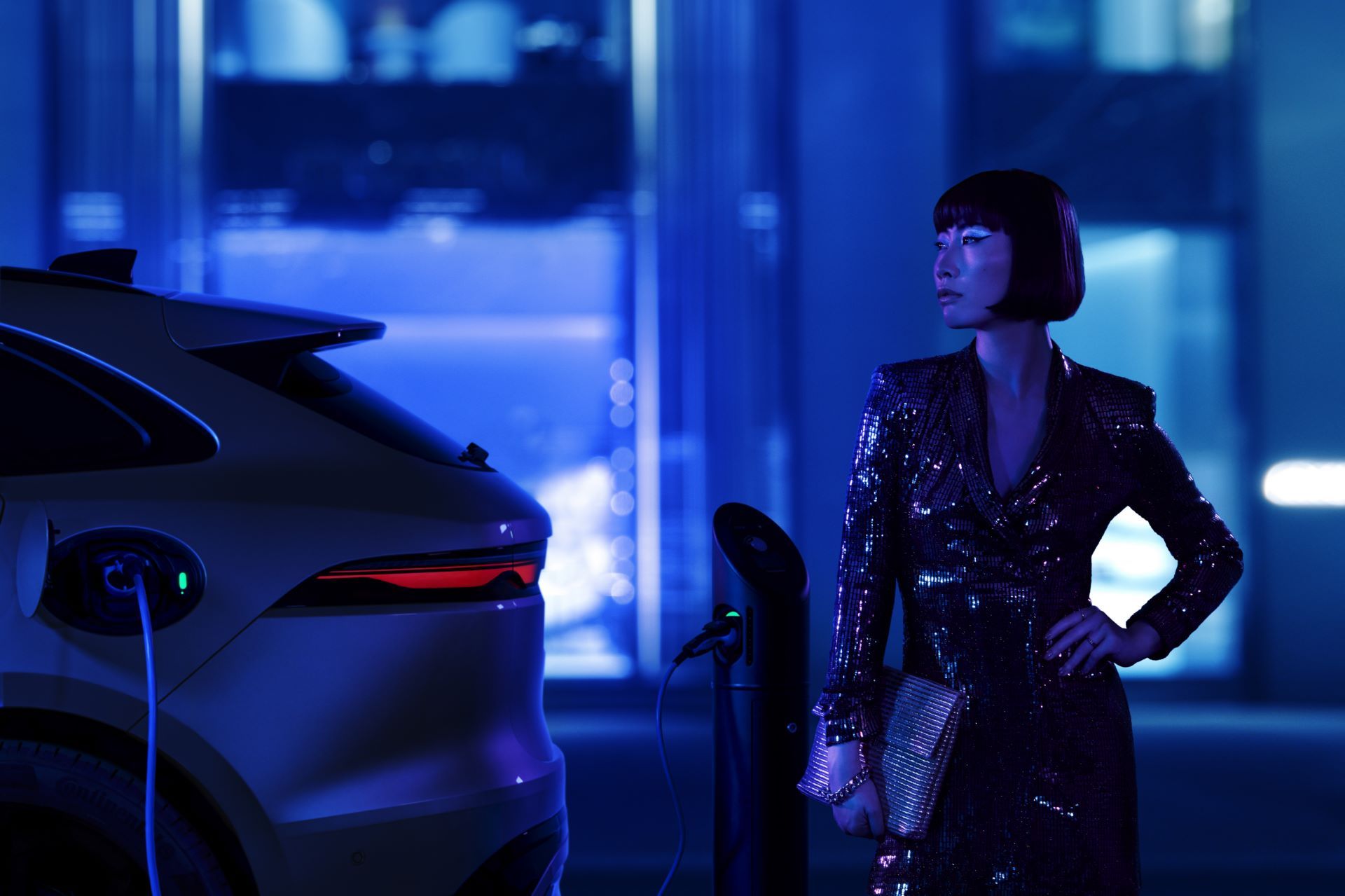 Jag_F-PACE_24MY_Exterior_12_Detail_PHEV_Lifestyle_GL_038_DX_141222