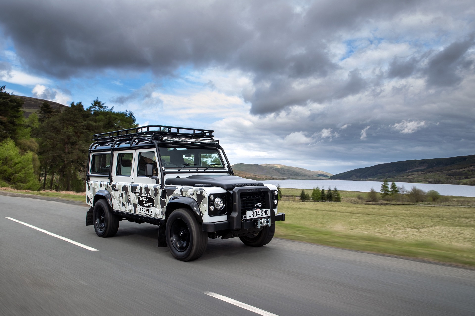 Land_Rover_Classic_Defender_Works_V8_Trophy_II-0