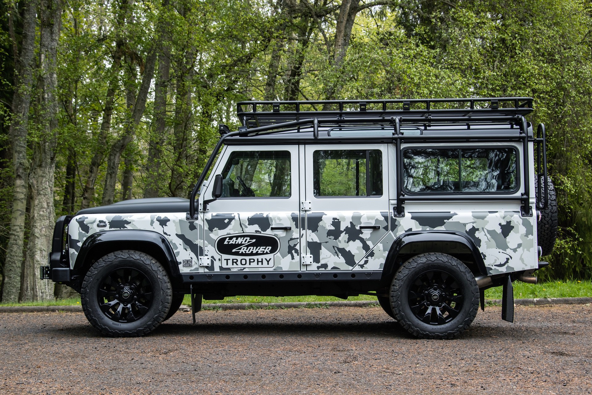 Land_Rover_Classic_Defender_Works_V8_Trophy_II-2