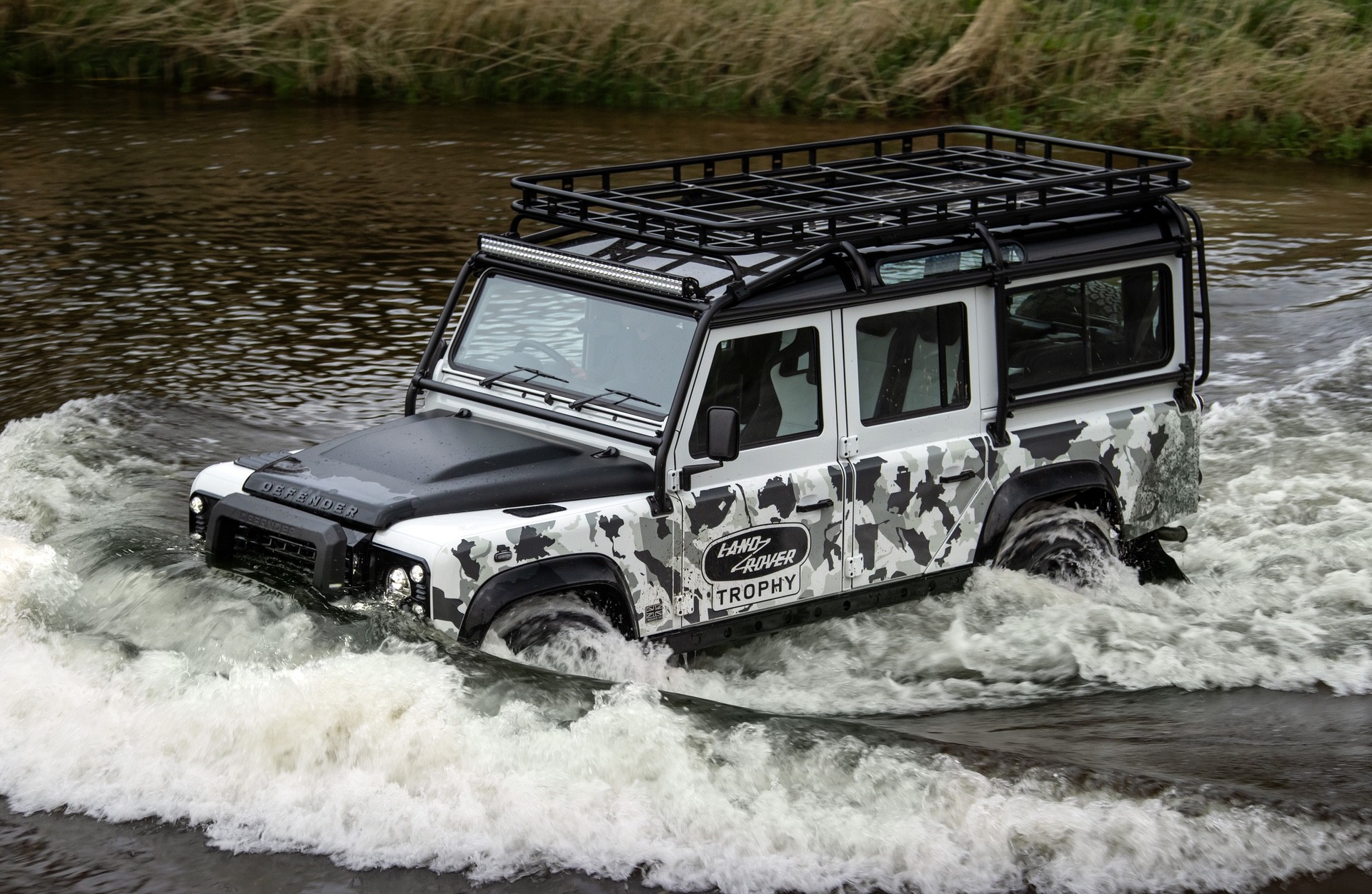 Land_Rover_Classic_Defender_Works_V8_Trophy_II-3