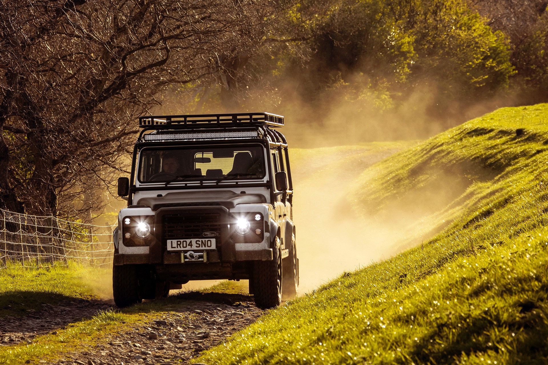 Land_Rover_Classic_Defender_Works_V8_Trophy_II-4