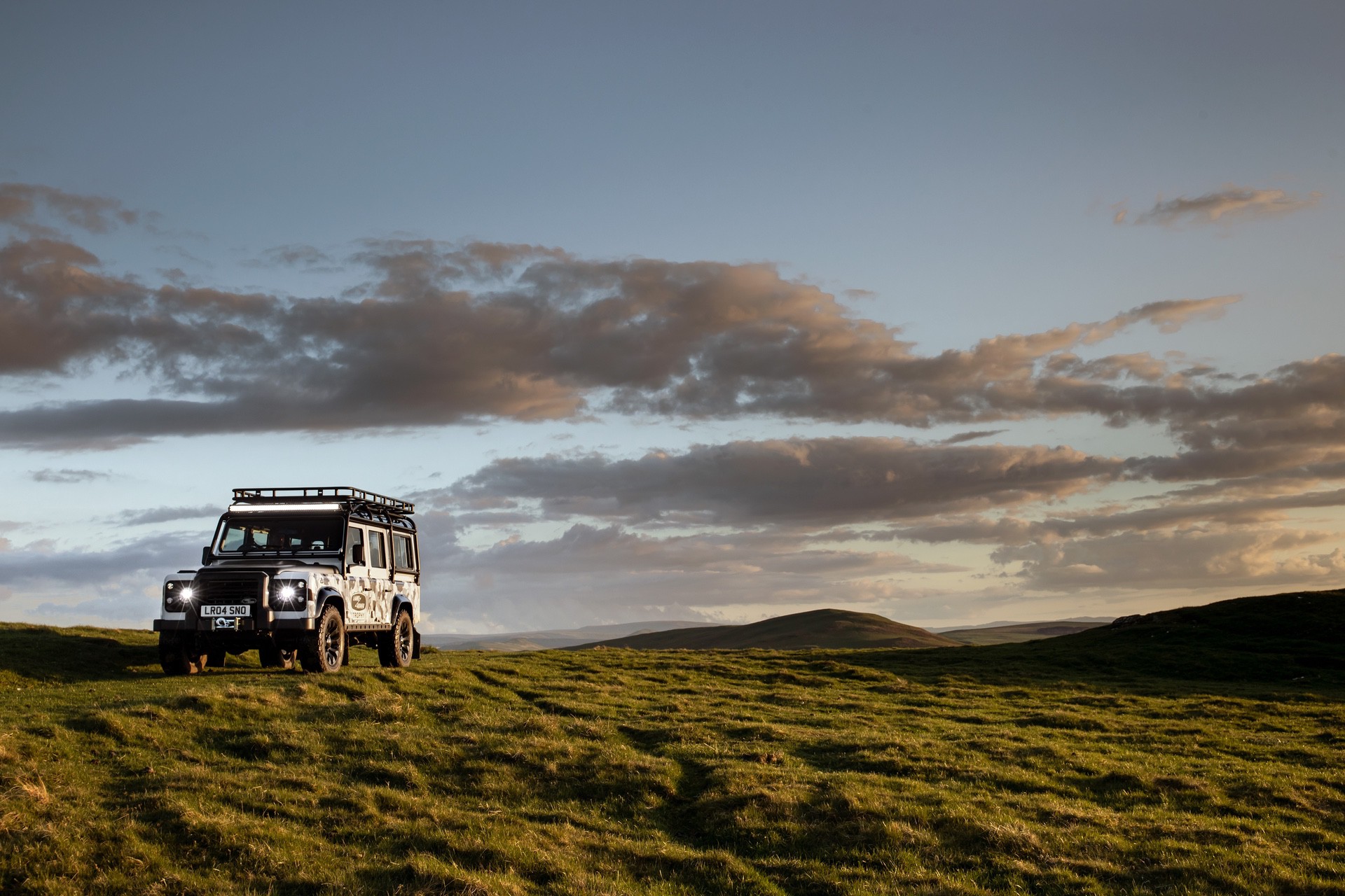 Land_Rover_Classic_Defender_Works_V8_Trophy_II-5