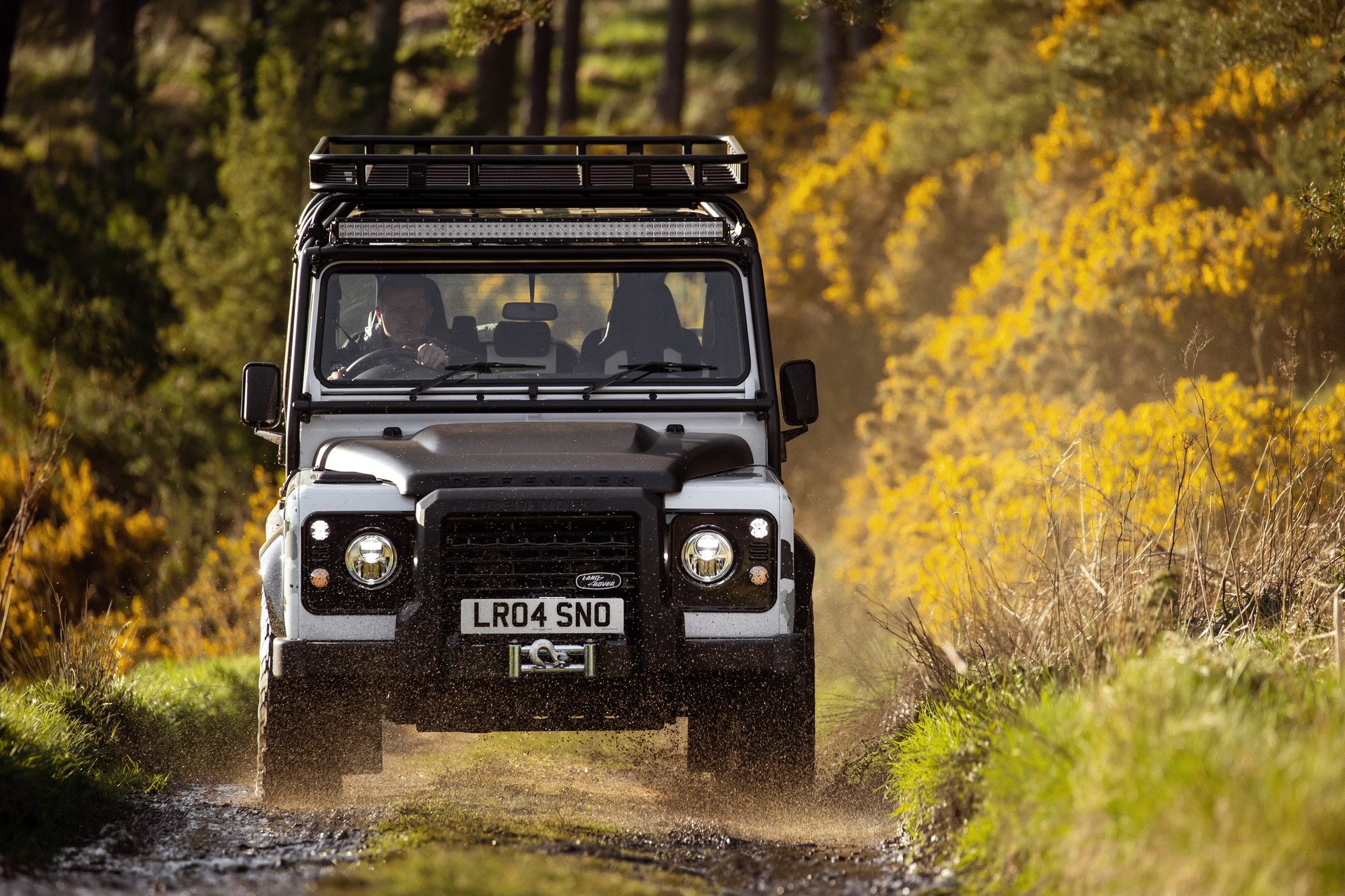 Land_Rover_Classic_Defender_Works_V8_Trophy_II-6