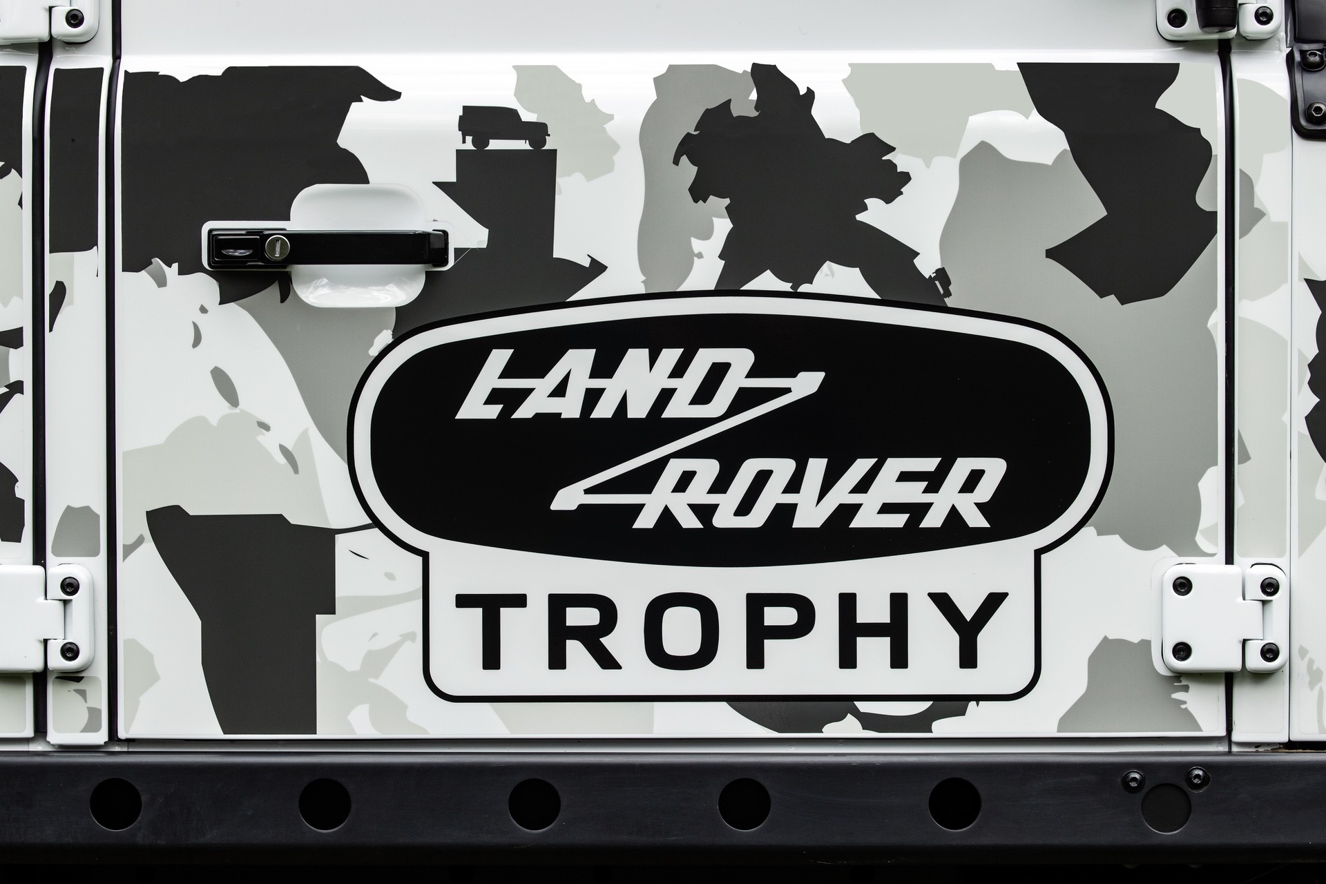 Land_Rover_Classic_Defender_Works_V8_Trophy_II-9