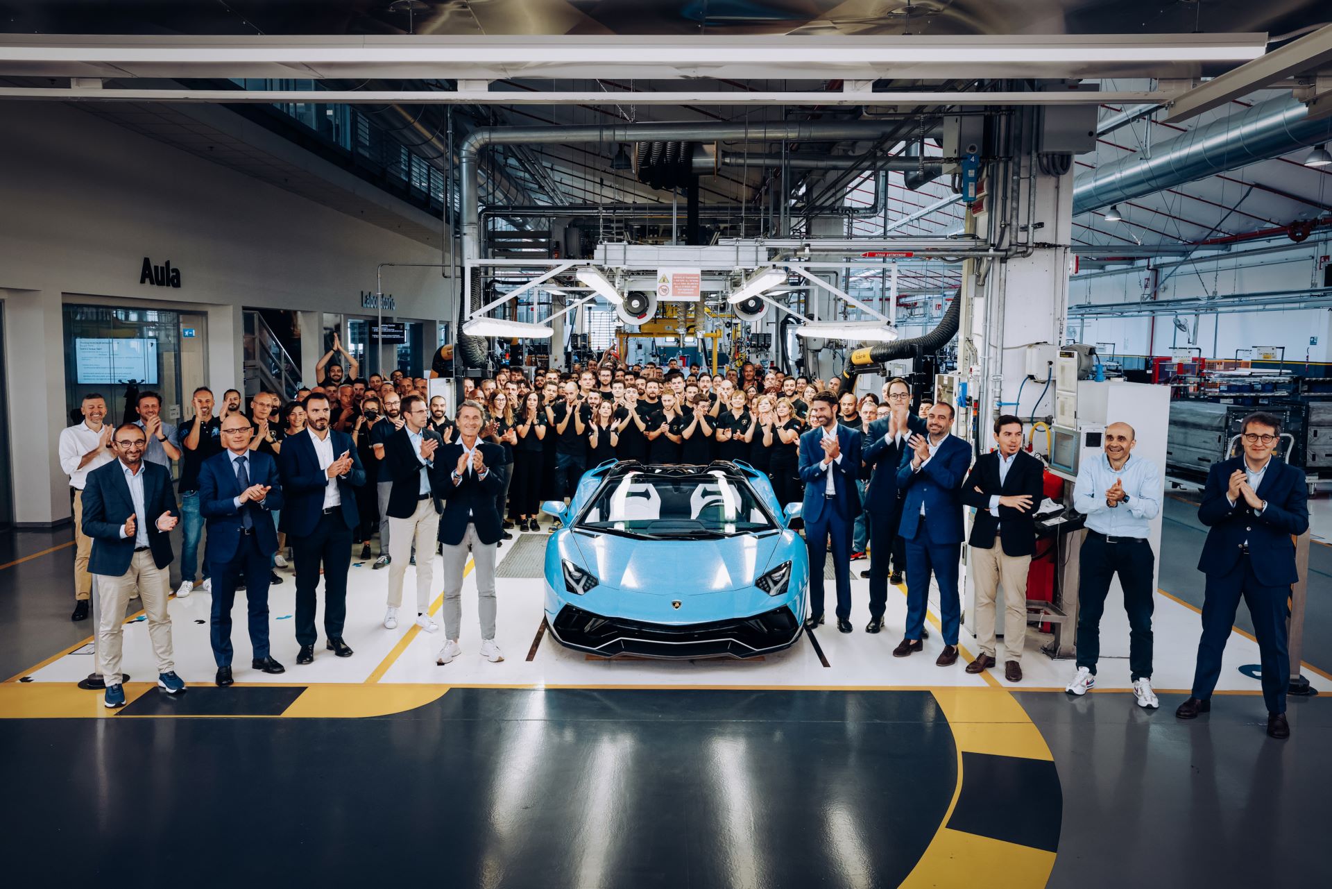 Last-Lamborghini-Aventador-plant-2