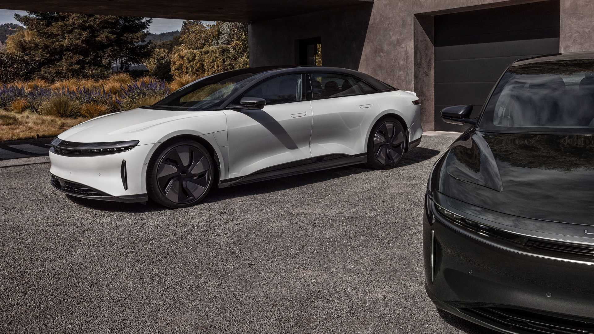 lucid-air-stealth-look-package-front-angle