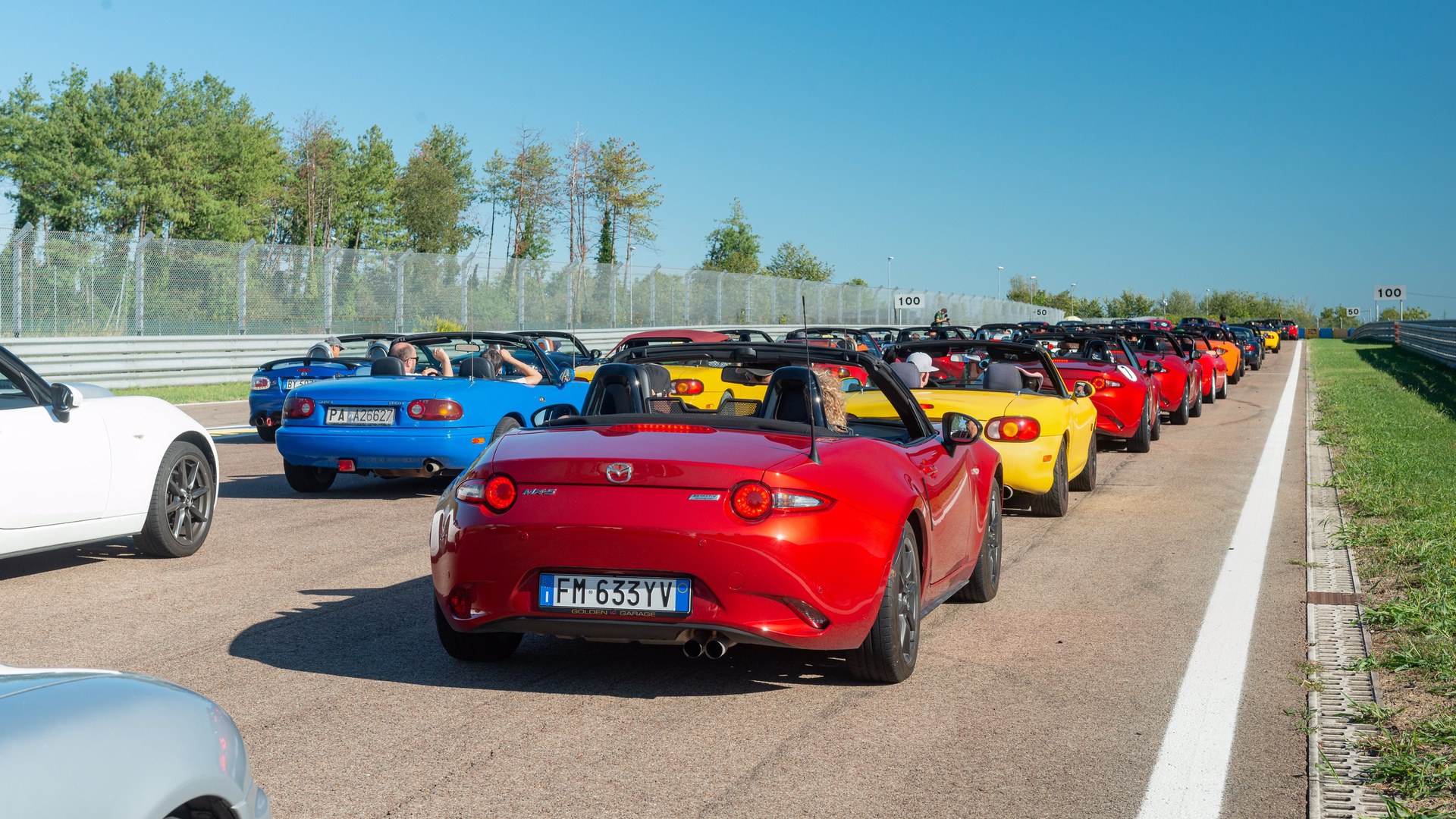 Mazda_MX-5_Guinness_World_Record_071