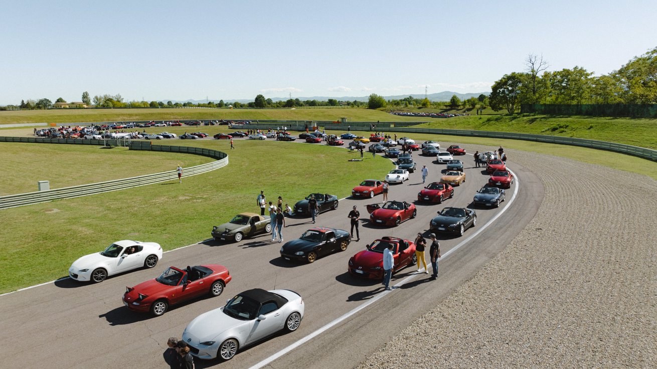 Mazda_MX-5_Guinness_World_Record_076